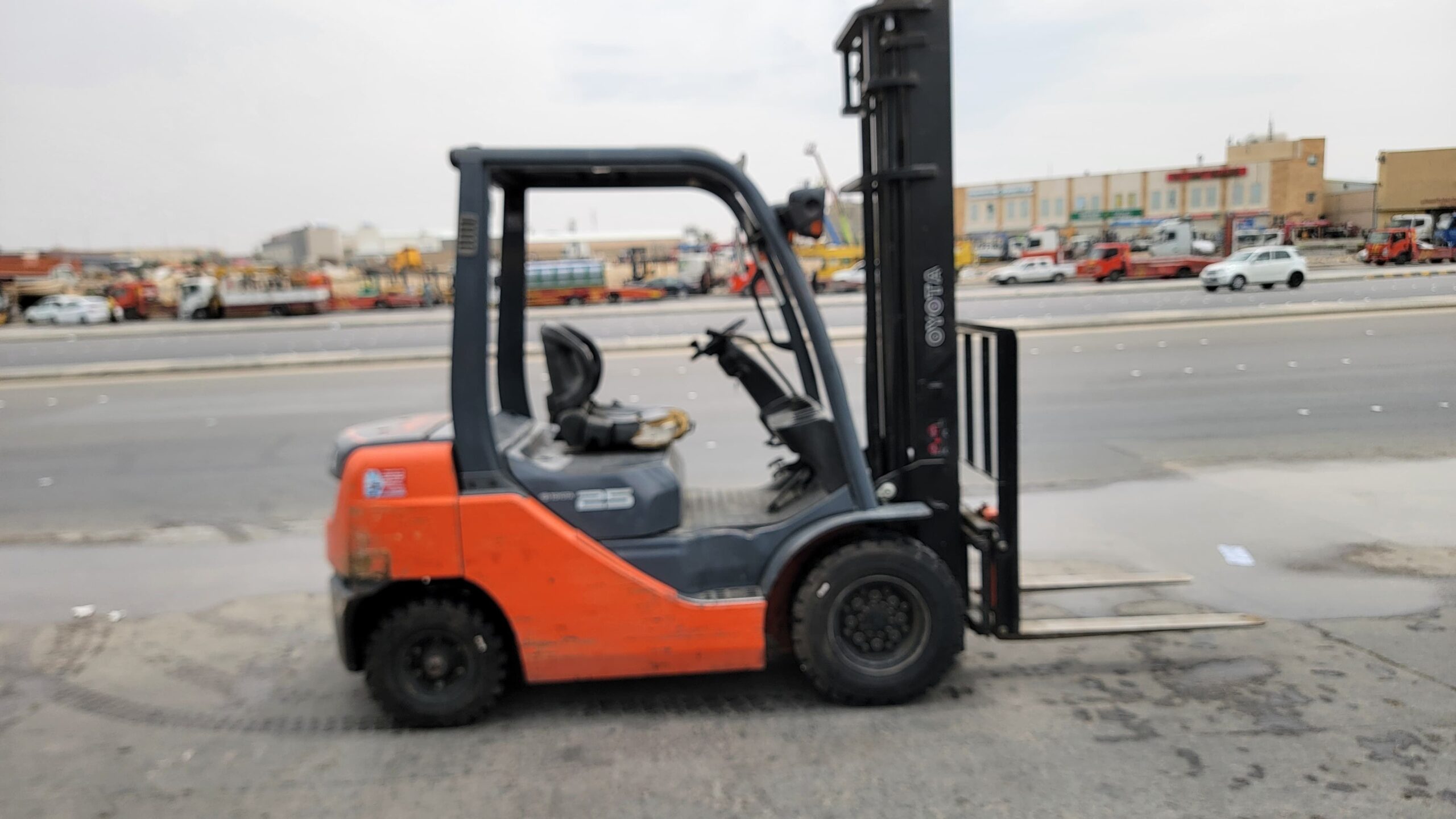 فركلفت رافعة شوكيه للايجار