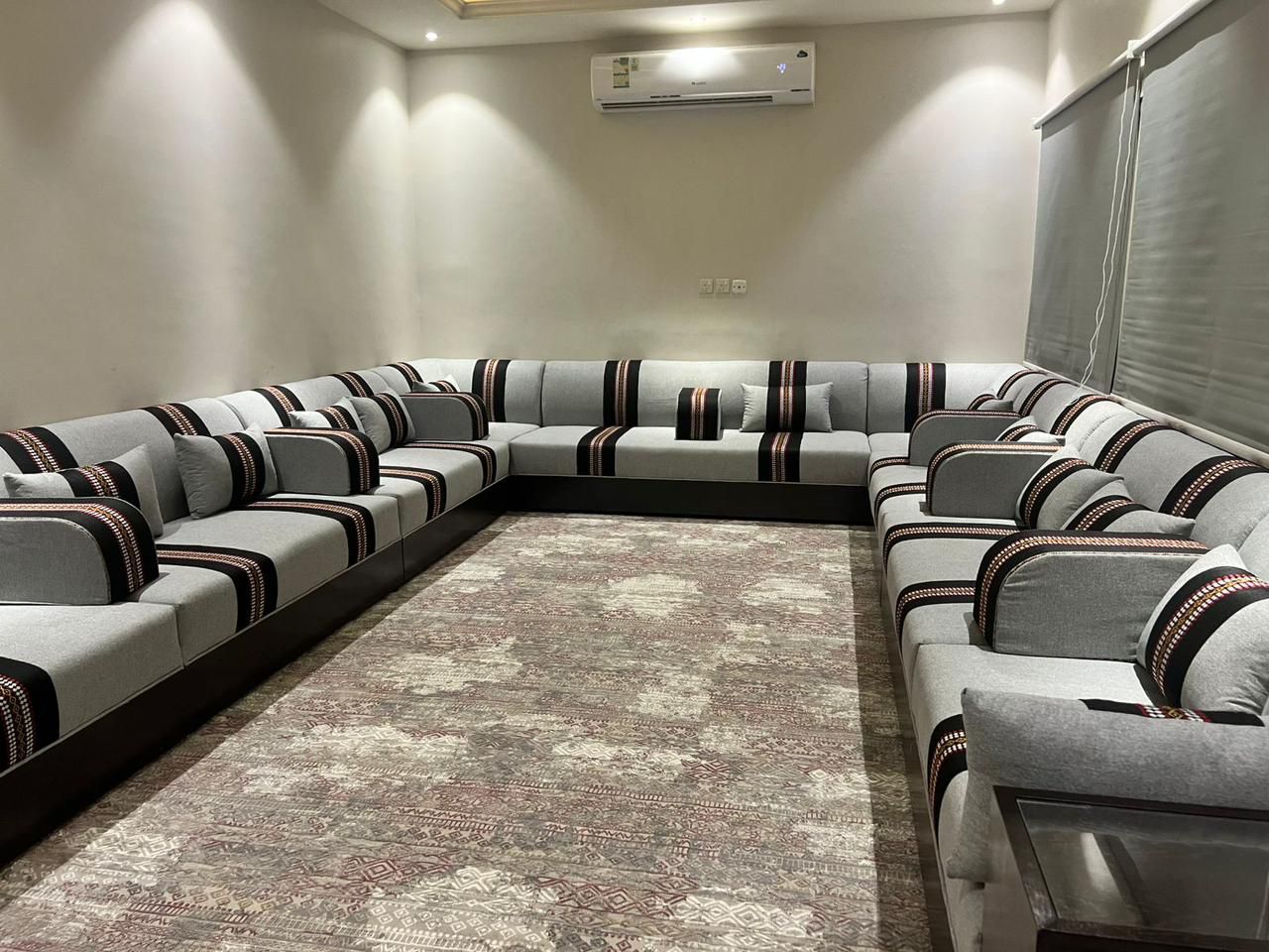 تفصيل وتنجيد جميع أنواع الكنب وستائر الويفي