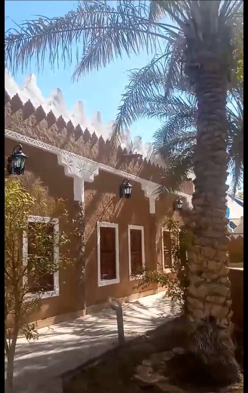 تسوير المزارع والأراضي البيضاء وتركيب شبوك الملاعب