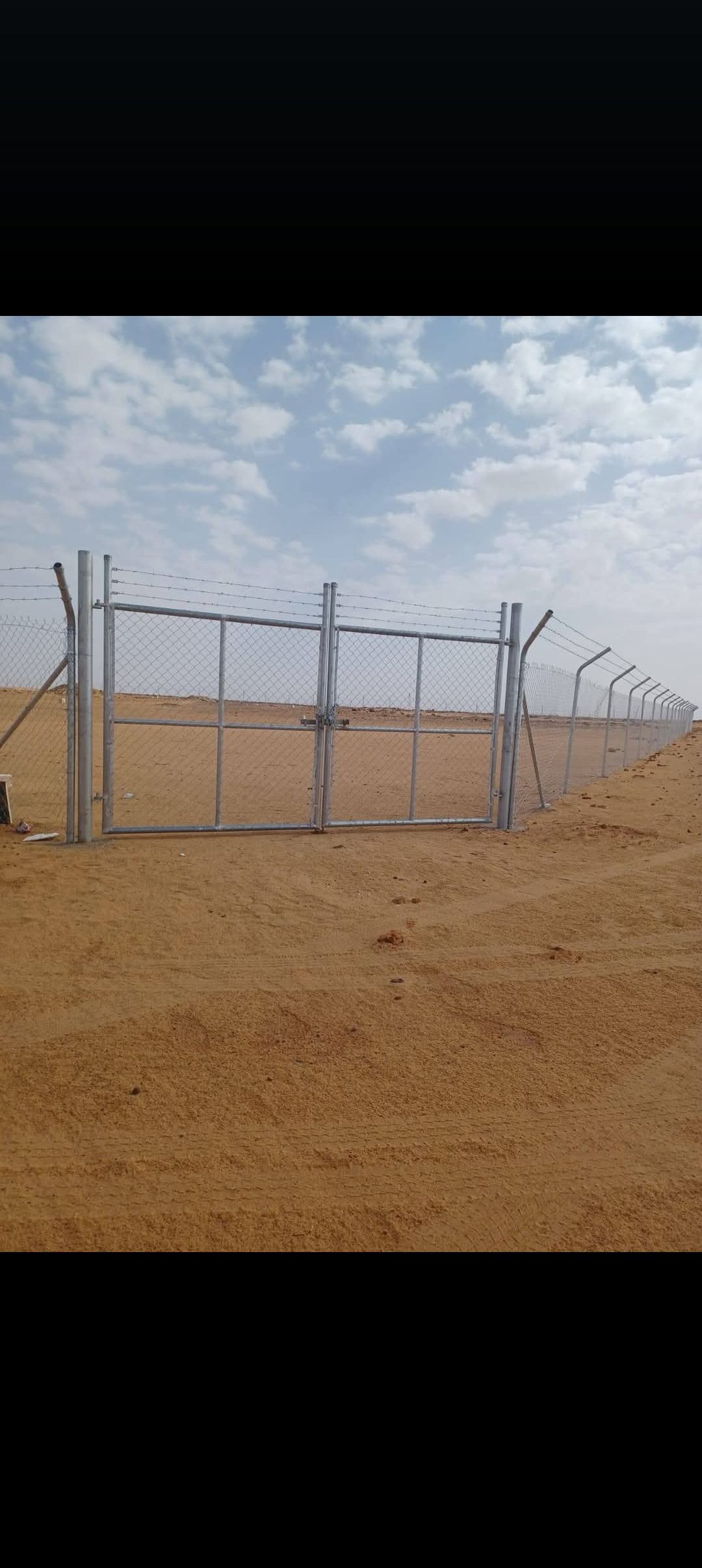 تسوير المزارع والأراضي والملاعب وتوريد وزراعة النخ