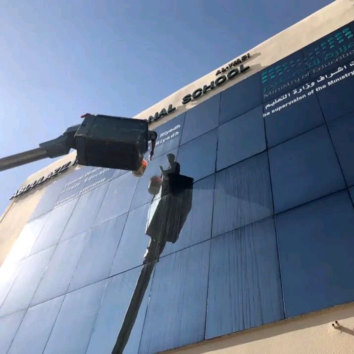 تنظيف واجهات زجاجية وكلادنج