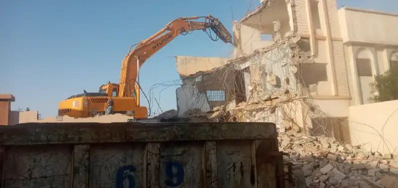 مقاول هدم مباني فلل وعمائر مجاني مقابل السكراب