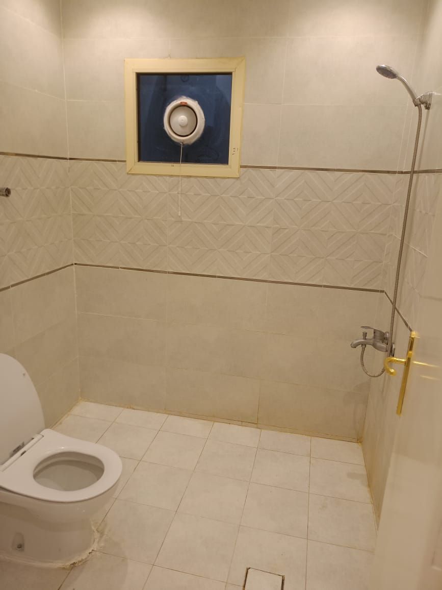 يوجد لدينا شقك للايجار سنوي شهري حي القادسيه اشبيل