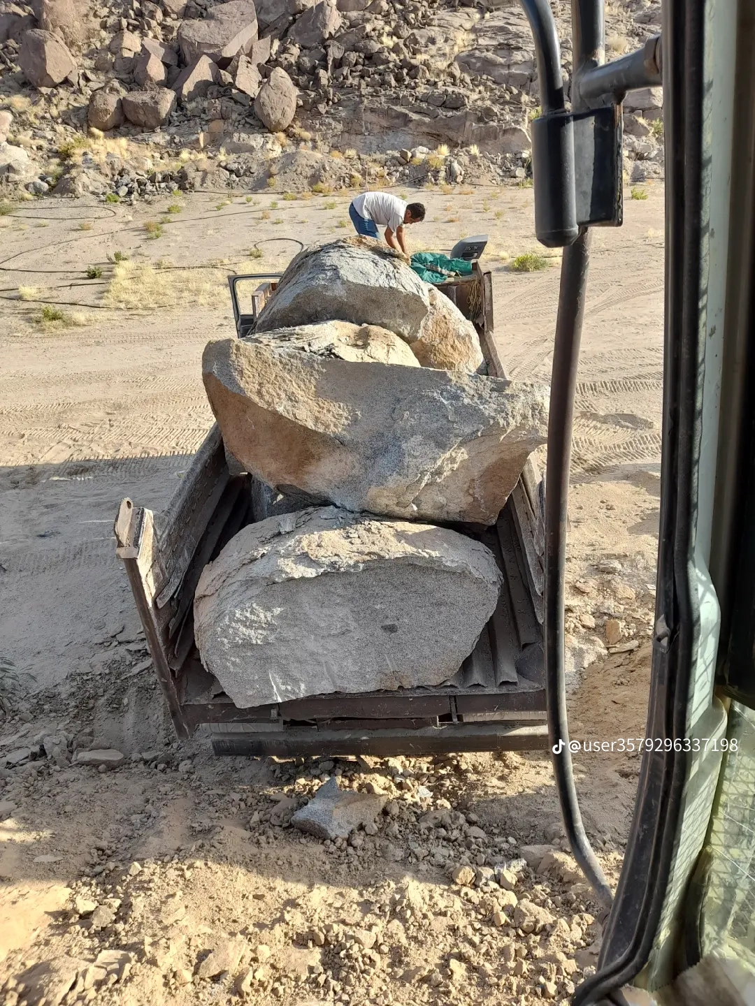 بوكلين للايجار وبناءالحجر