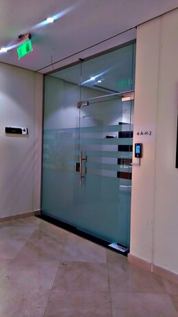 توريد وتركيب زجاج سكوريت ومريات 0565027566