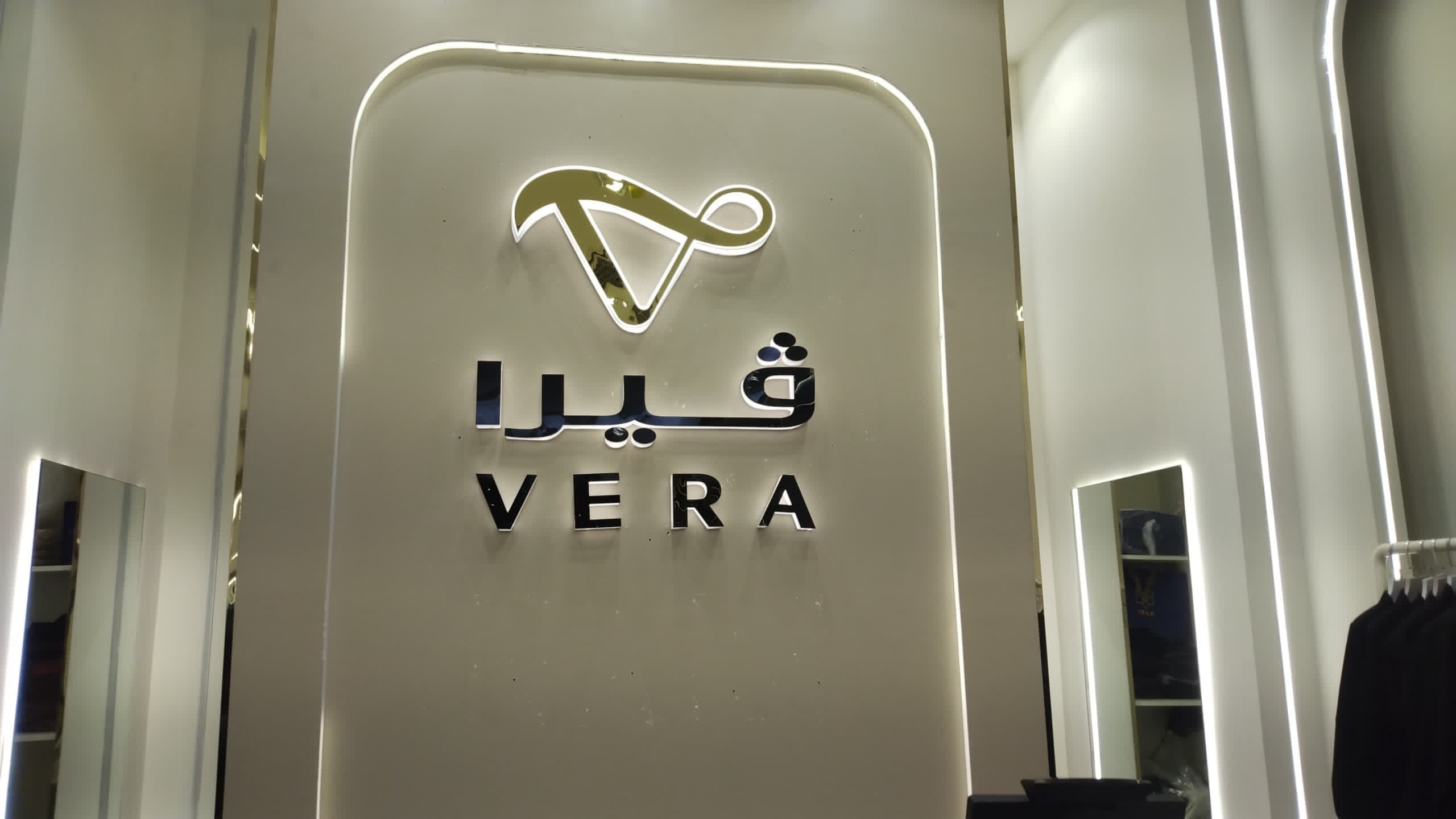 خطاط للدعاية والاعلان تركيب لوحات محلات