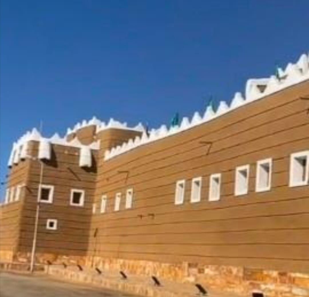 تسوير المزارع والأراضي البيضاء وتركيب شبوك الملاعب