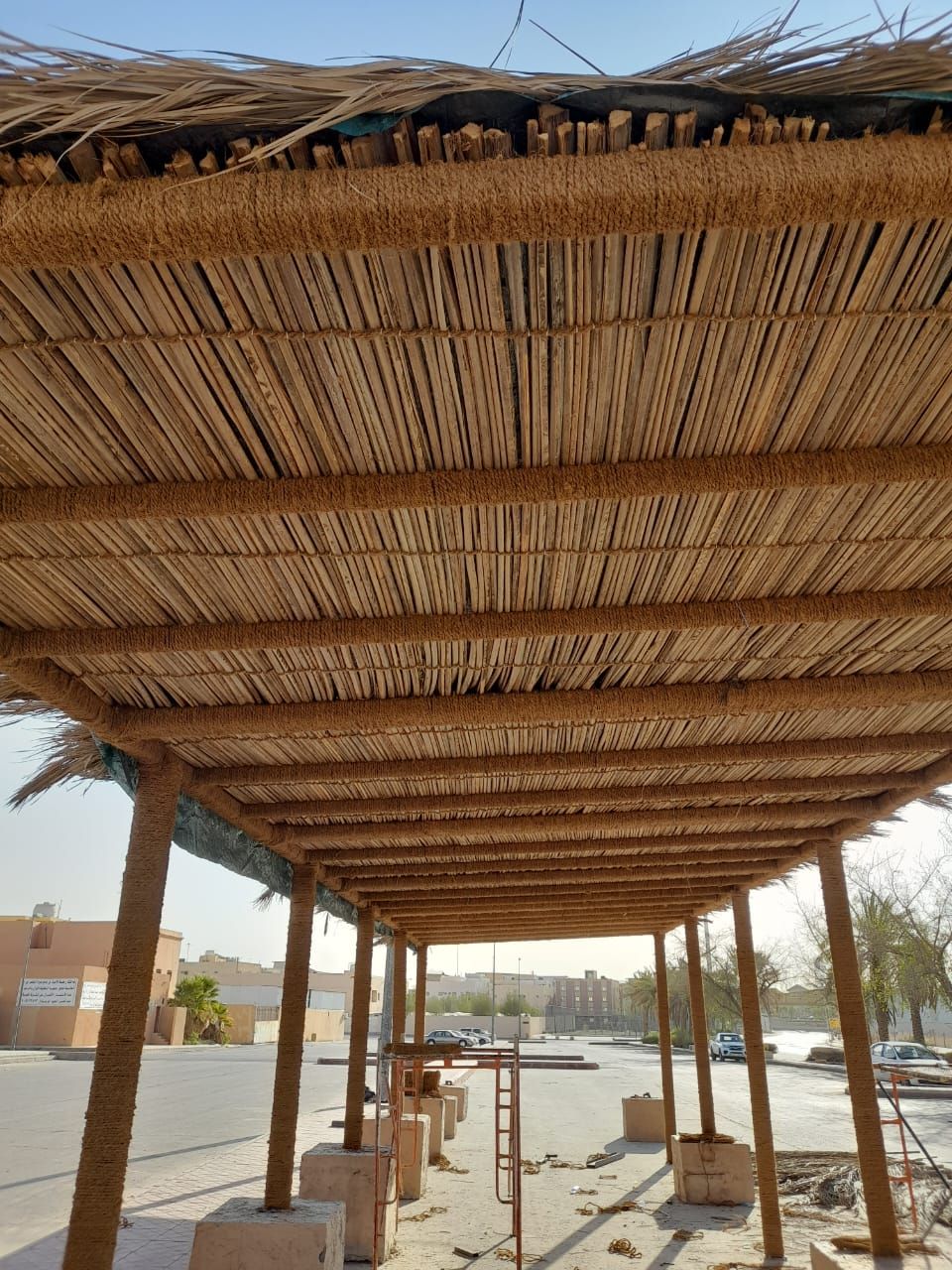 تسوير المزارع والأراضي البيضاء وتركيب شبوك الملاعب