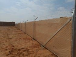 تسوير المزارع والأراضي البيضاء وتركيب شبوك الملاعب