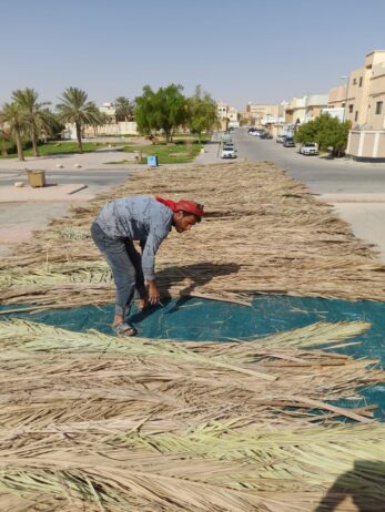 تسوير المزارع والأراضي البيضاء وتركيب شبوك الملاعب