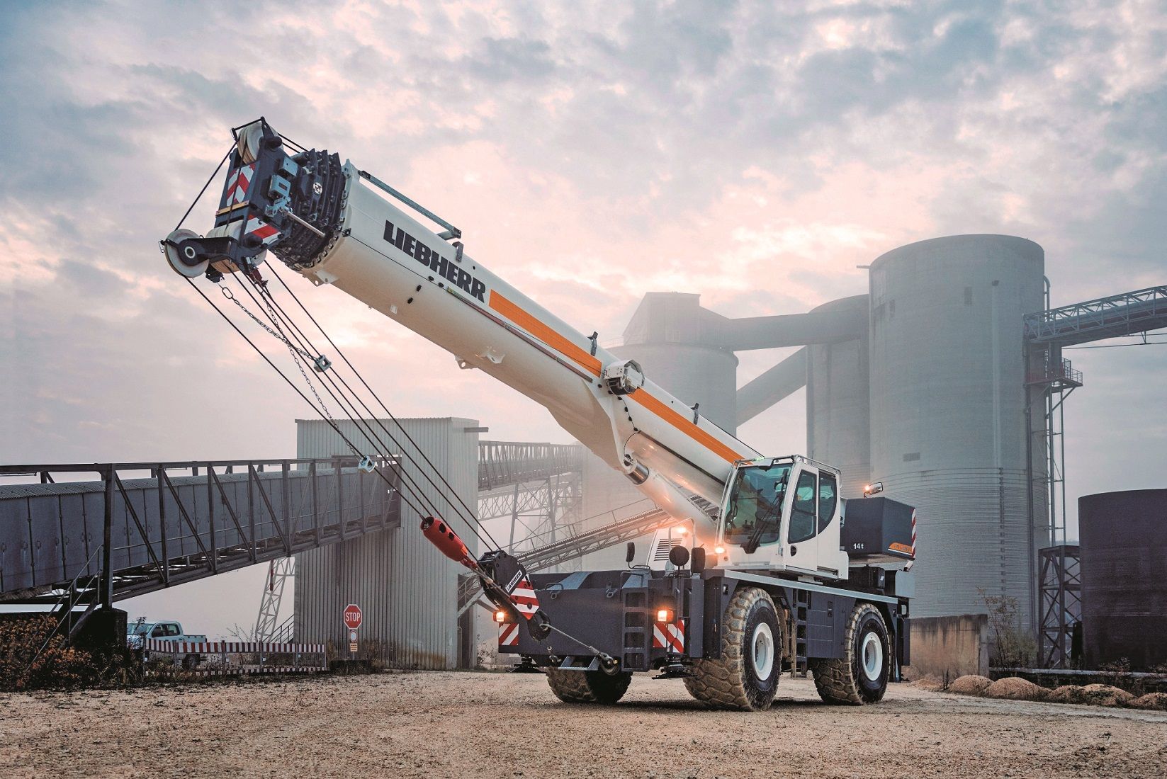 كرينات للإيجار كرين 100طن 200طن 500طن 1000طن للايج