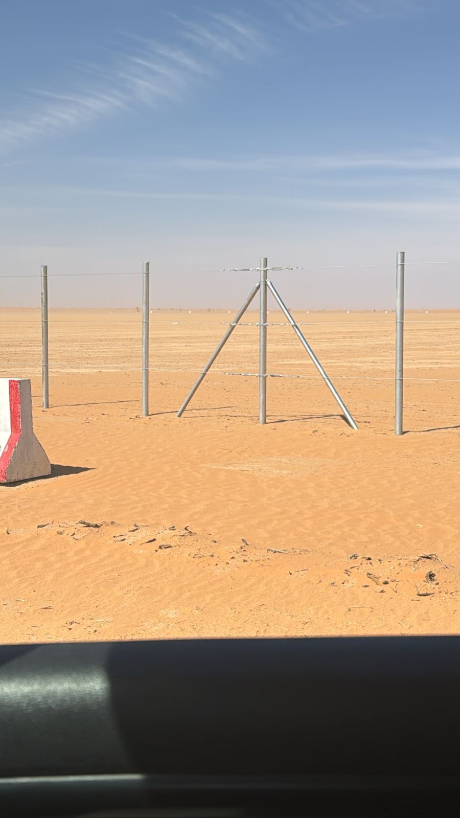 تسوير المزارع والأراضي البيضاء وتركيب شبوك الملاعب