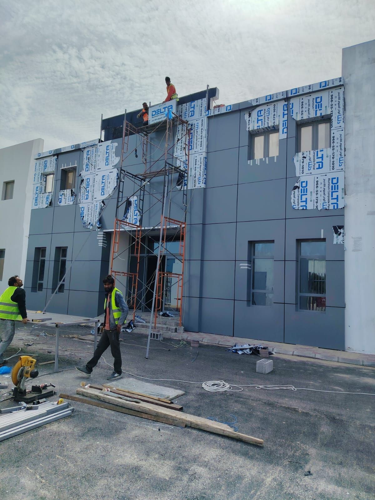 كلادينج وزجاج وجميع اعمال الحدادة