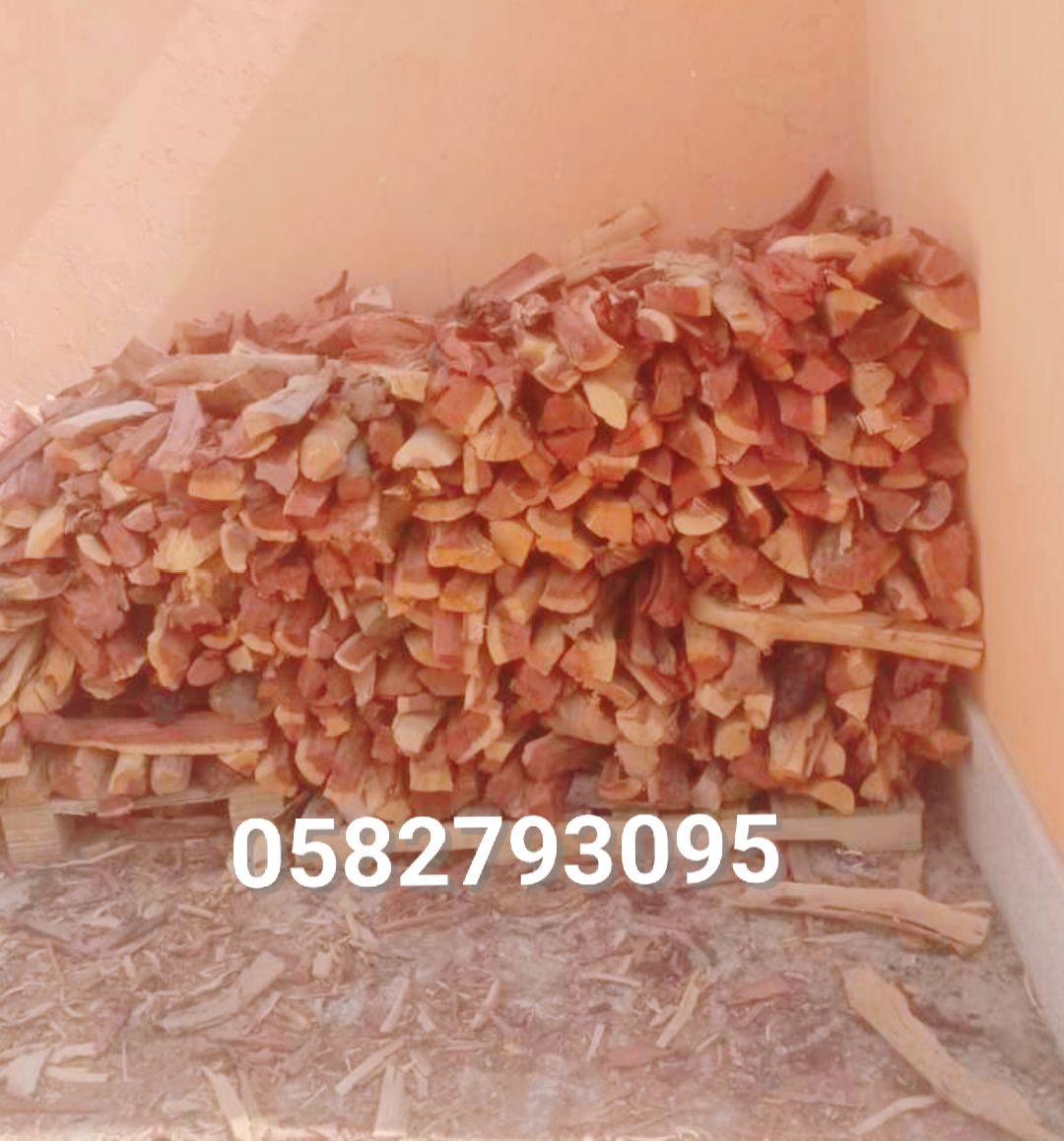 عامل تقطيع حطب و قص نخلة