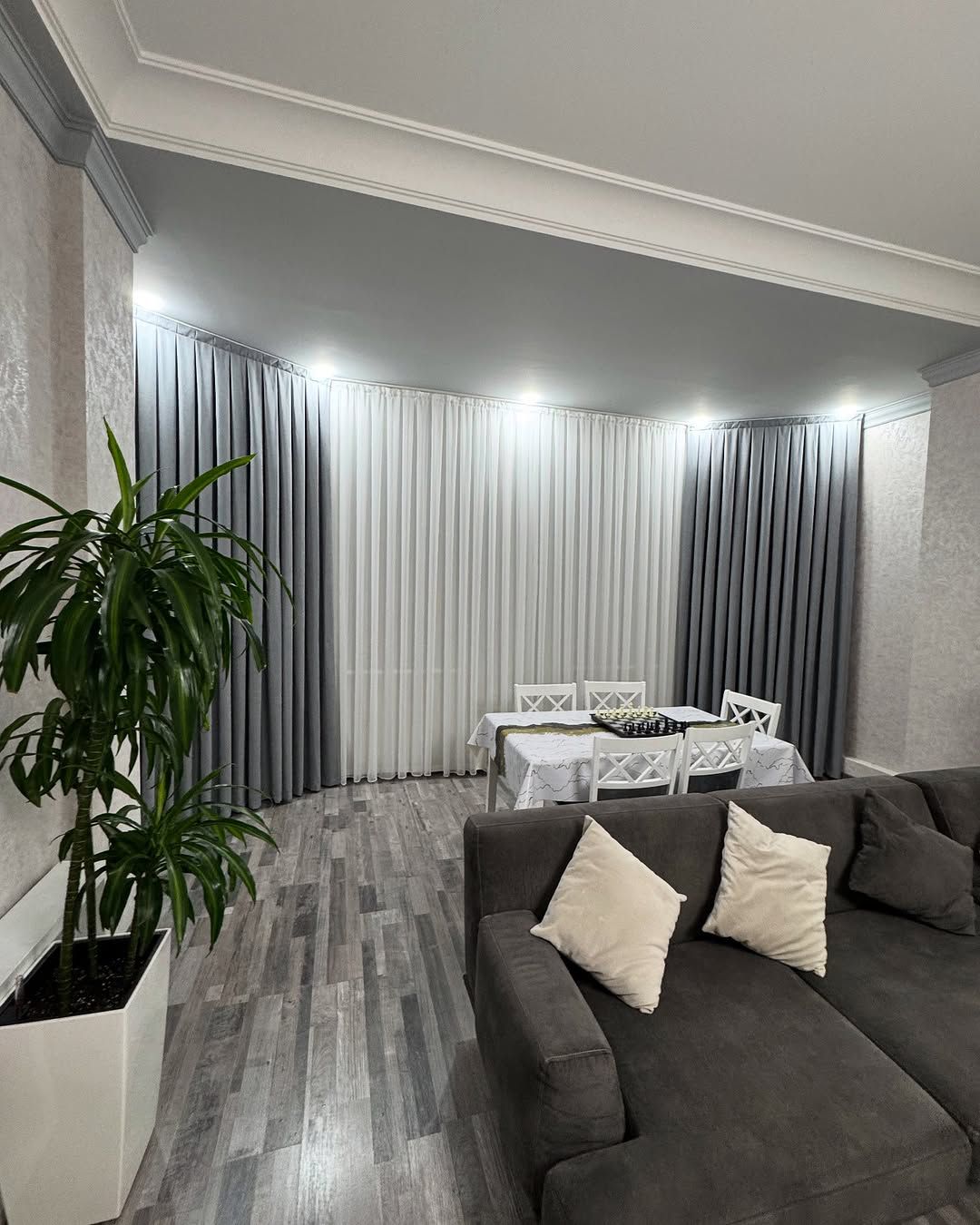 تفصيل ستائر ومجالس عربية وتنجيد اتواصل علا الرقم 0