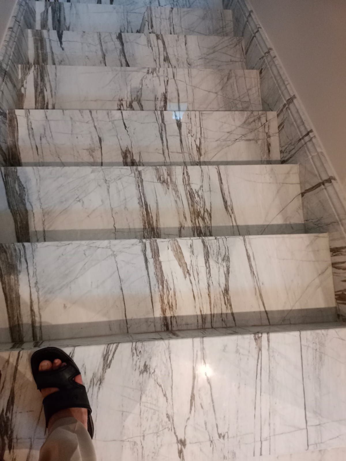 جلي بلاط تلجلي بلاط تلميع رخام سيراميك قيشاني هوش