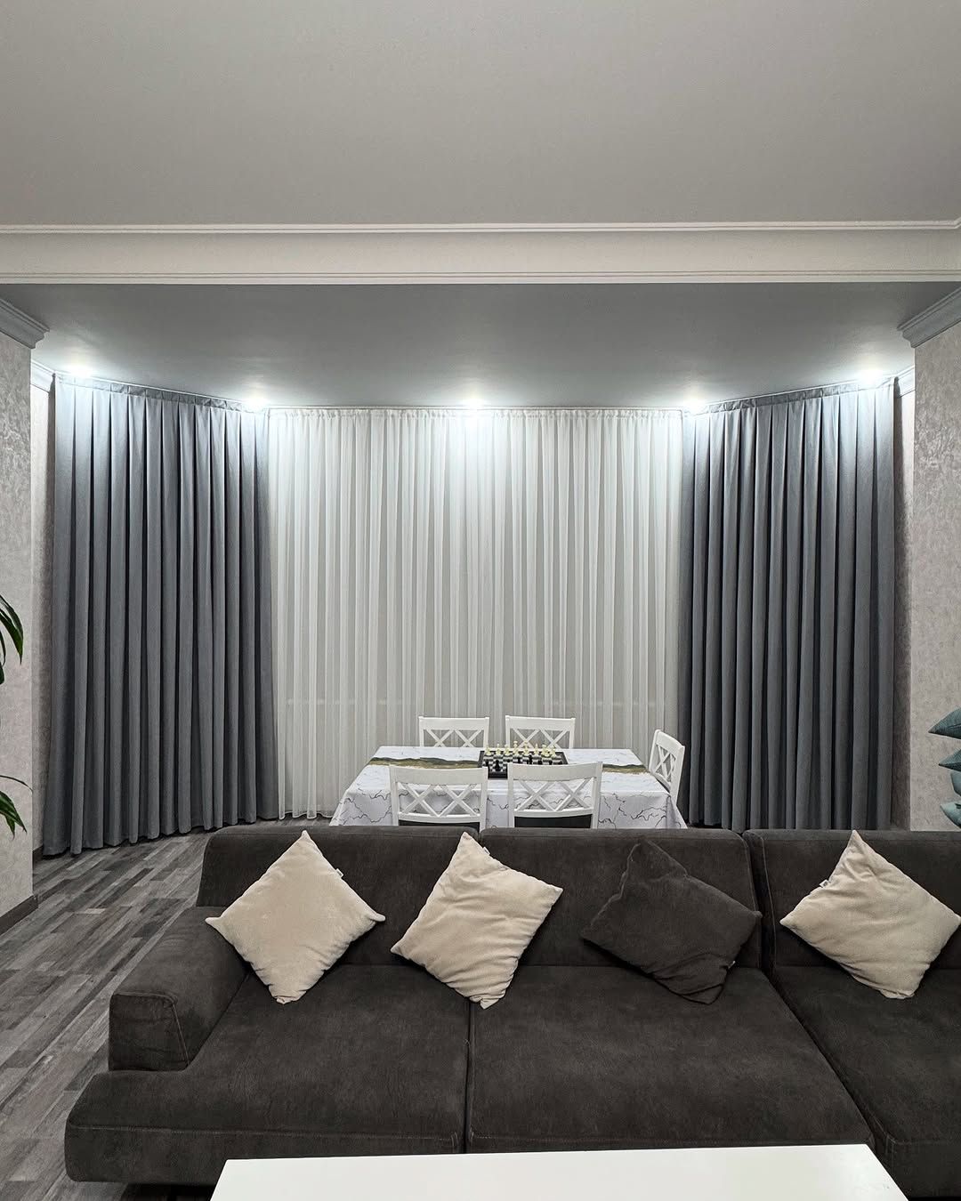 تفصيل ستائر ومجالس عربية وتنجيد اتواصل علا الرقم 0