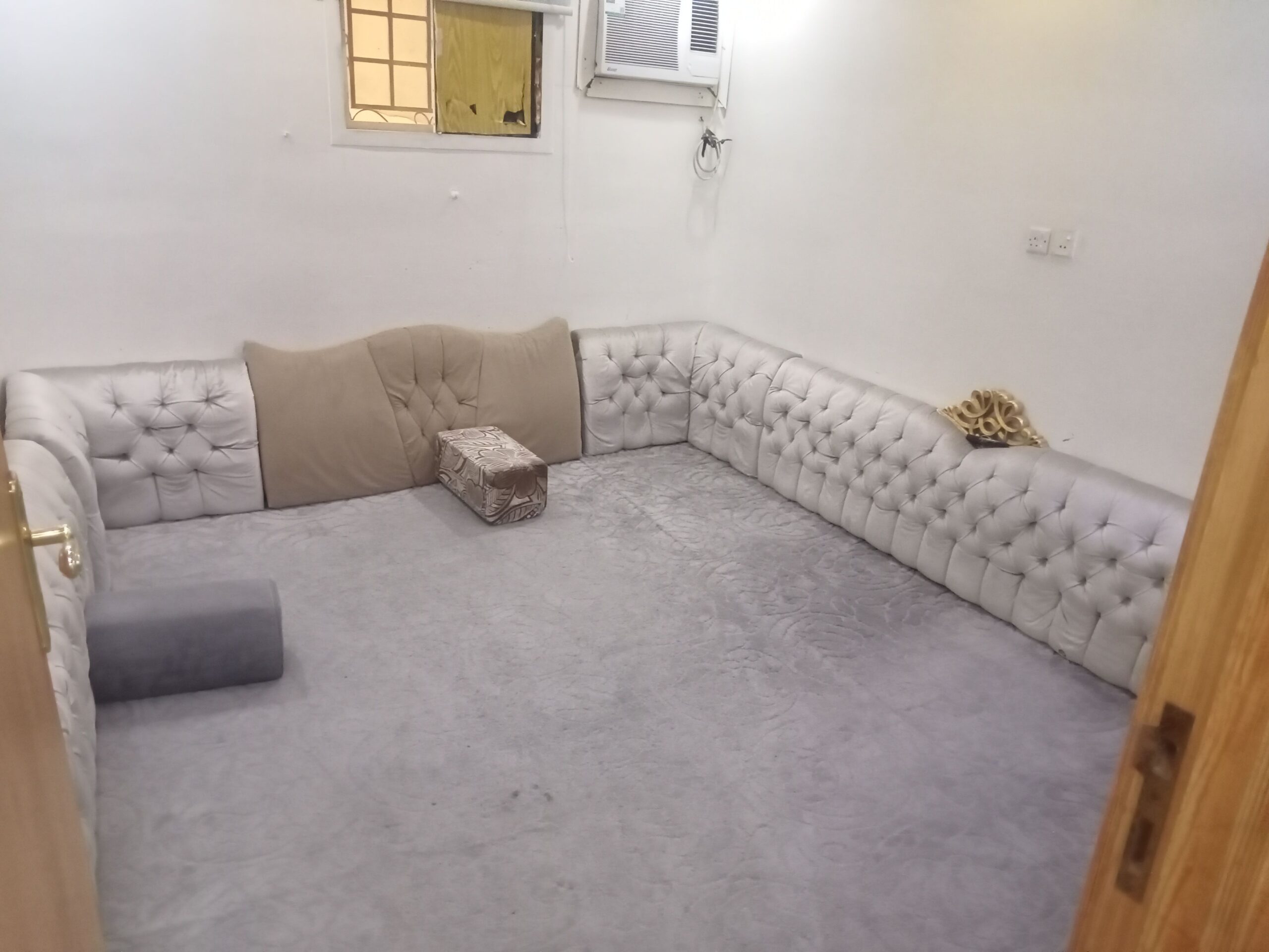 الرياض حي الحزم شارع حمزه بجوار بنك الراجحي