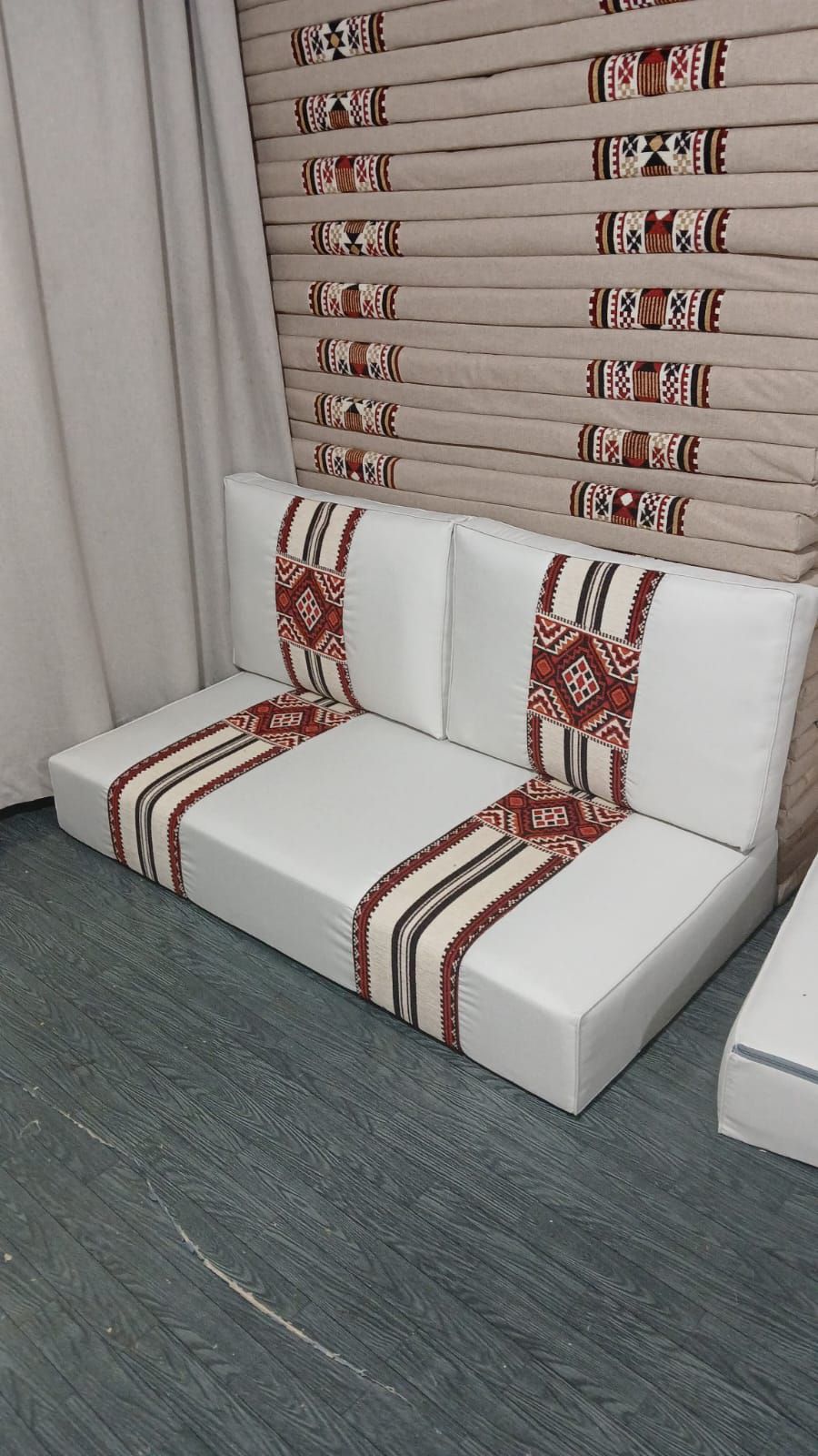 تفصيل وتنجيد جميع أنواع الكنب وستائر الويفي