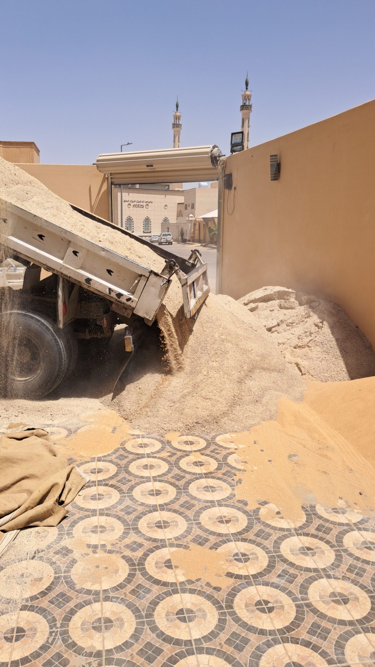 دن قلاب توريد الرمل بريده٠٥٤٣٧٥٨٧٠٦