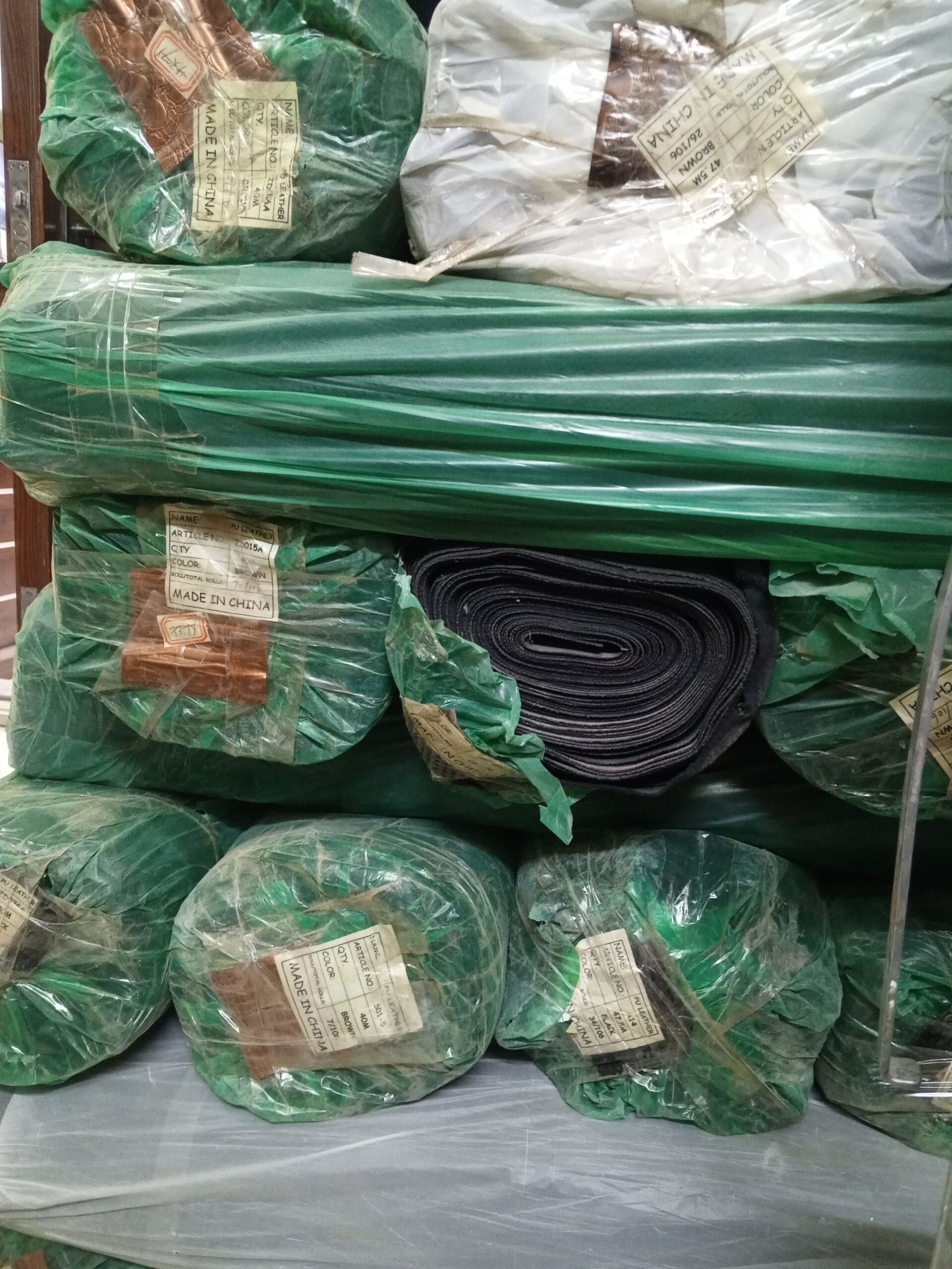 جلد لصناعة الأحذية والشنط وغيره من الصناعات الآخر