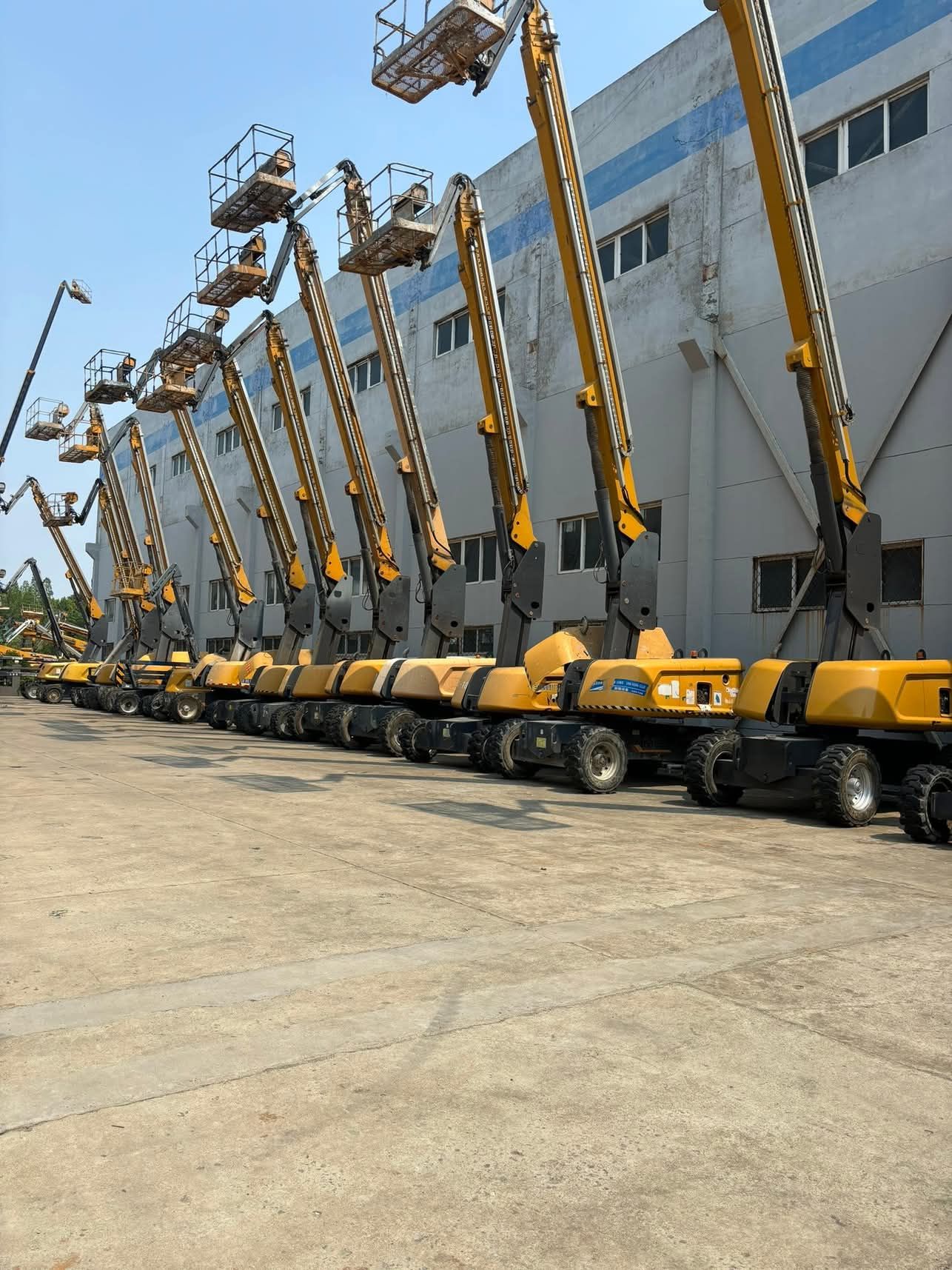 سيزرلفت للايجار مانلفت للايجار كرينات للإيجار رافع