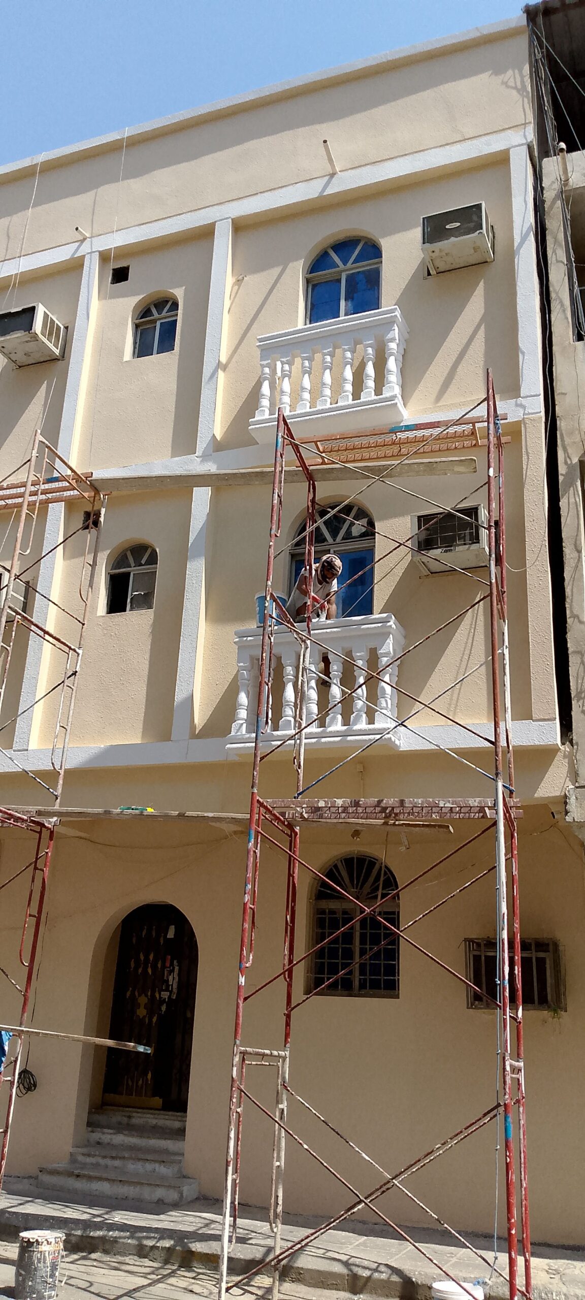 مقاولات عامه صباغ ادمام الخبر اضهران عازل اسطح ديك