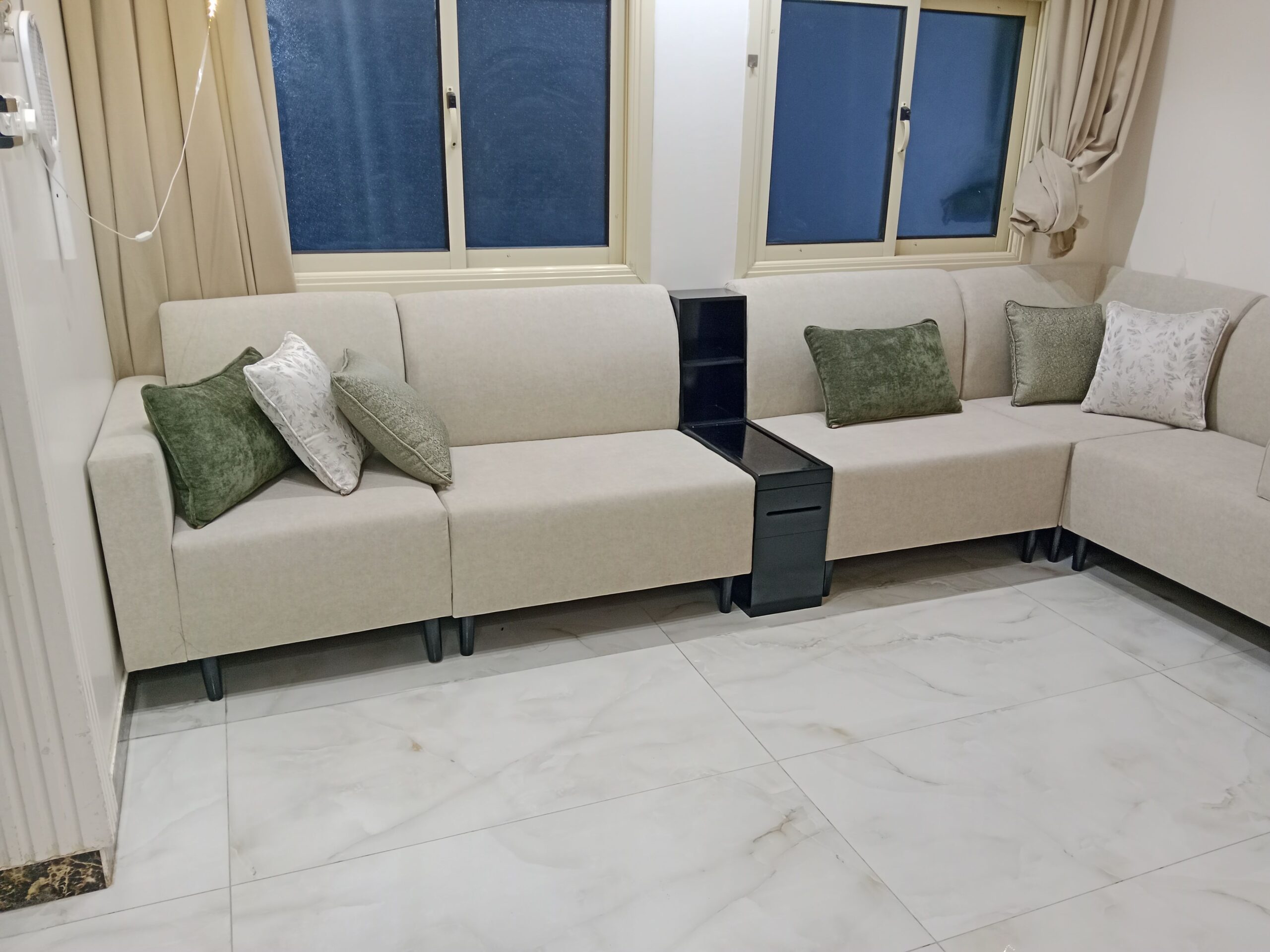 أعمل في مجال تفصيل وتصميم وبيع الكنبات والكراسي وا