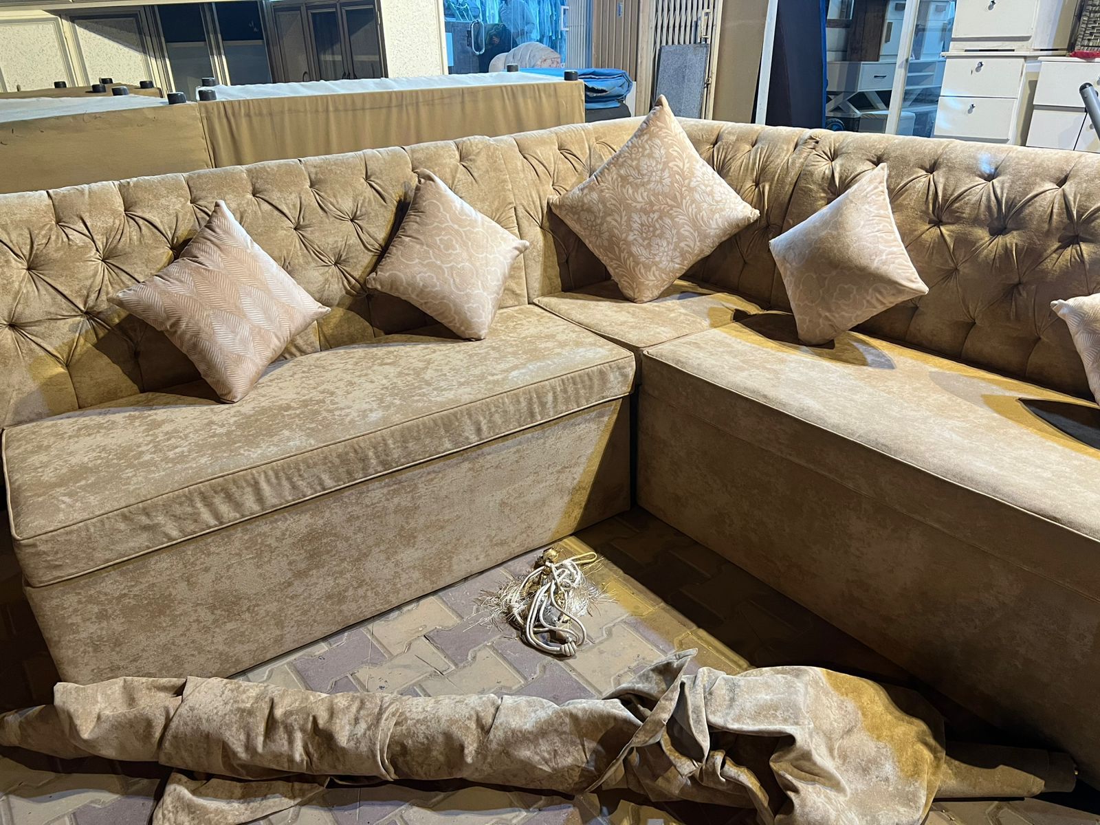 كنبات مجالس شبه الجديد