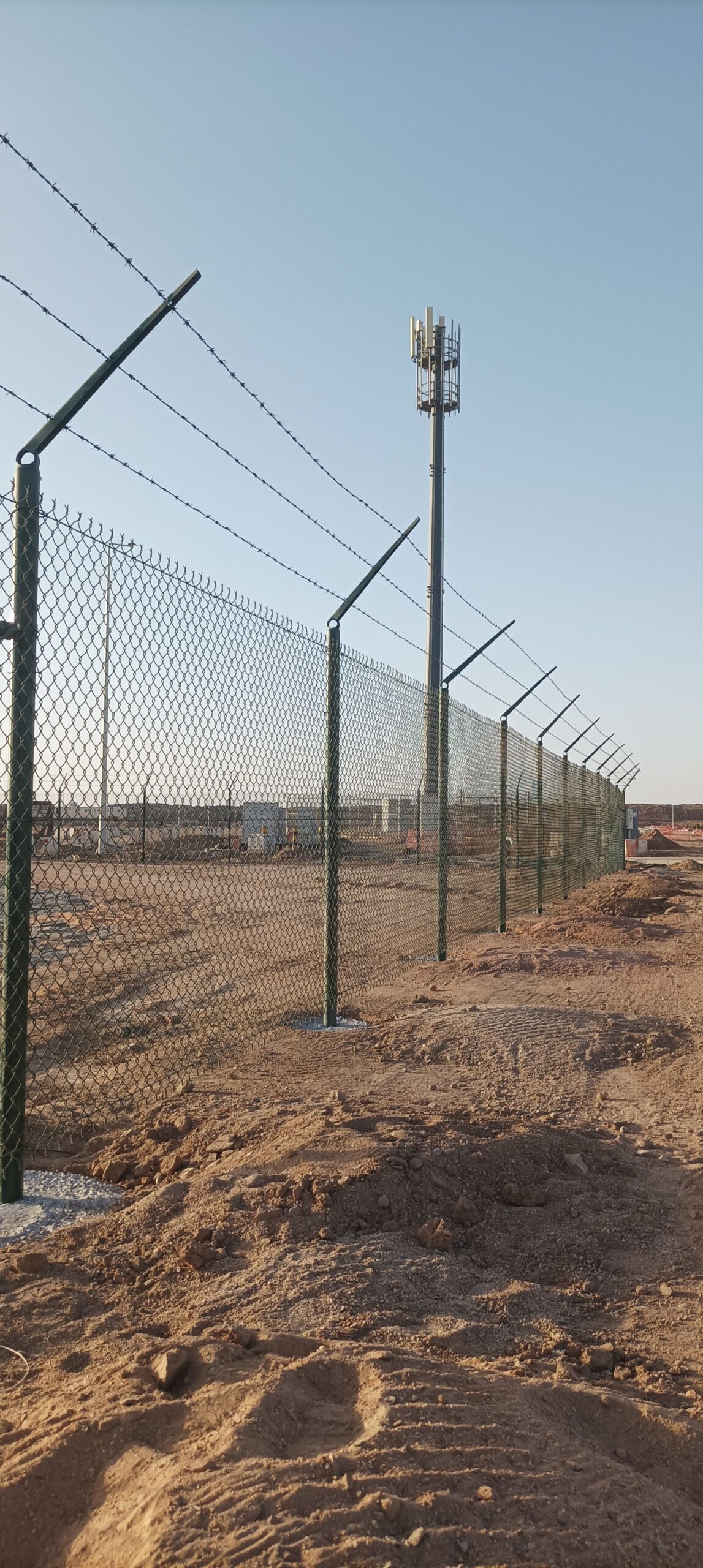 مقاول اسياج امنيه بجميع انواعها شبوك بجميع المقاسا