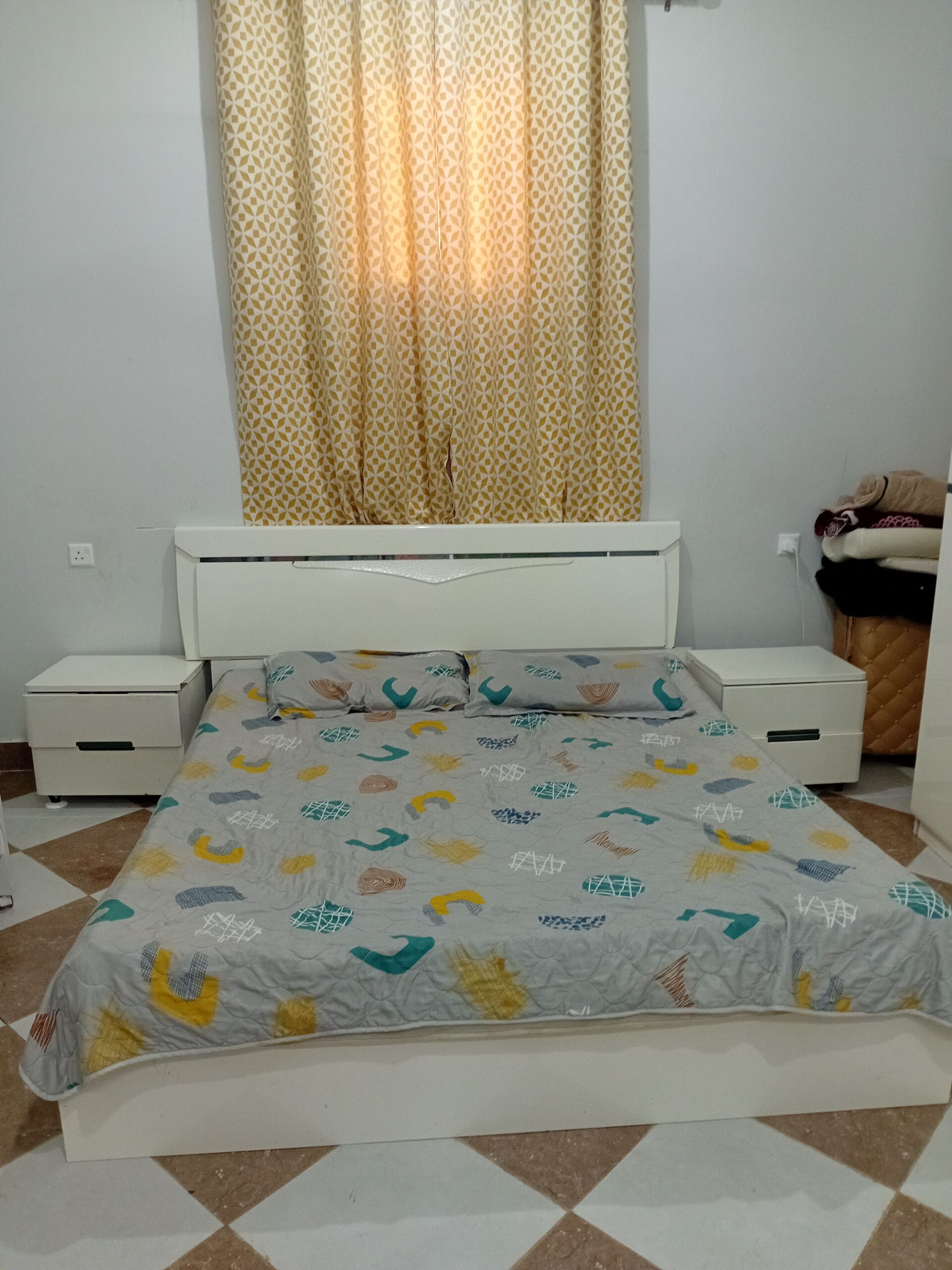 غرفة نوم مكونة من ٦ قطع و جزامة