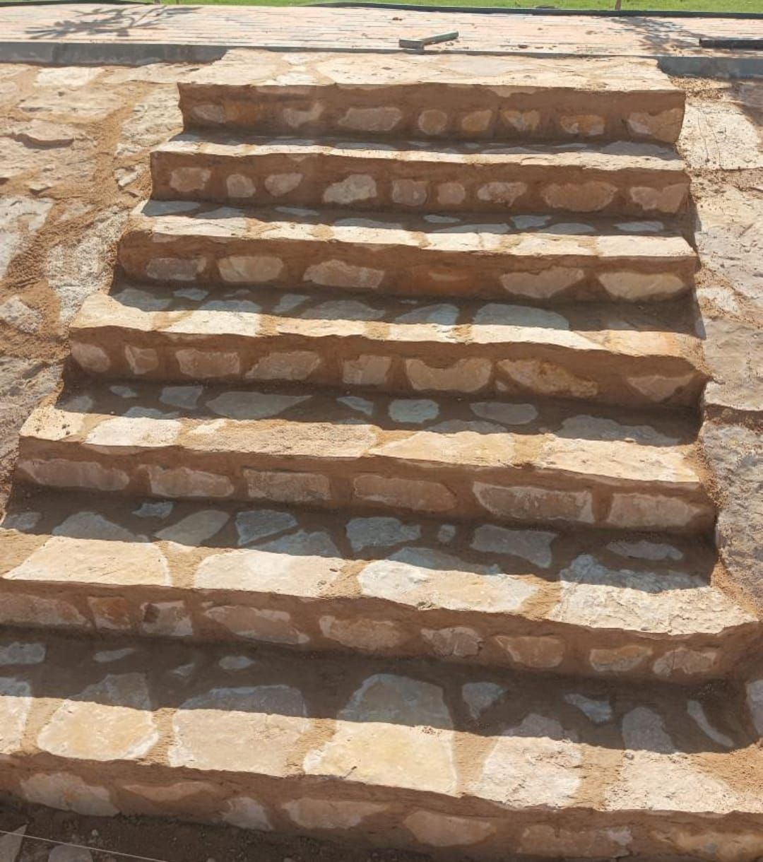 مقاول حجر طبيعي ديكورات