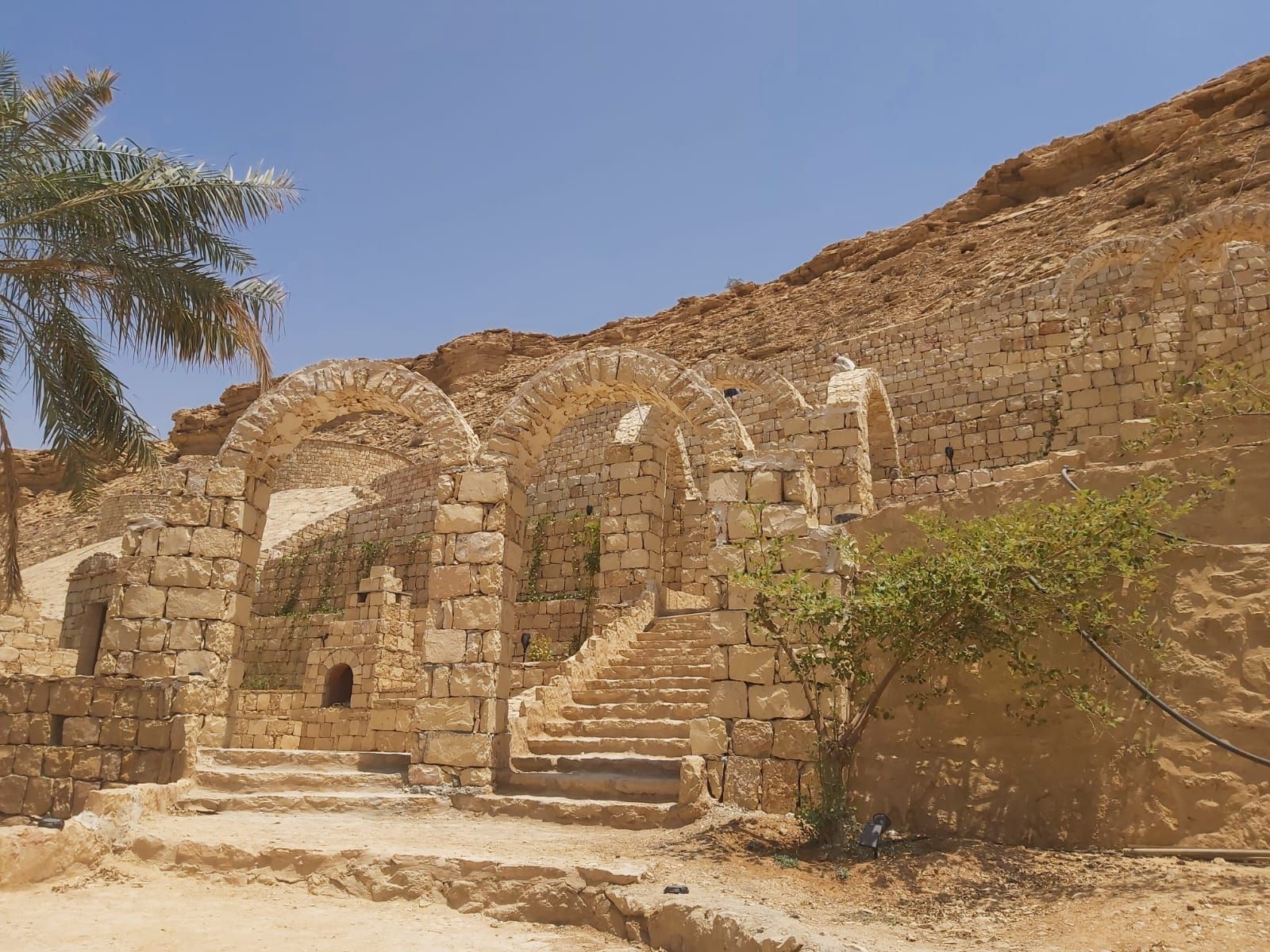 مقاول حجر طبيعي ديكورات