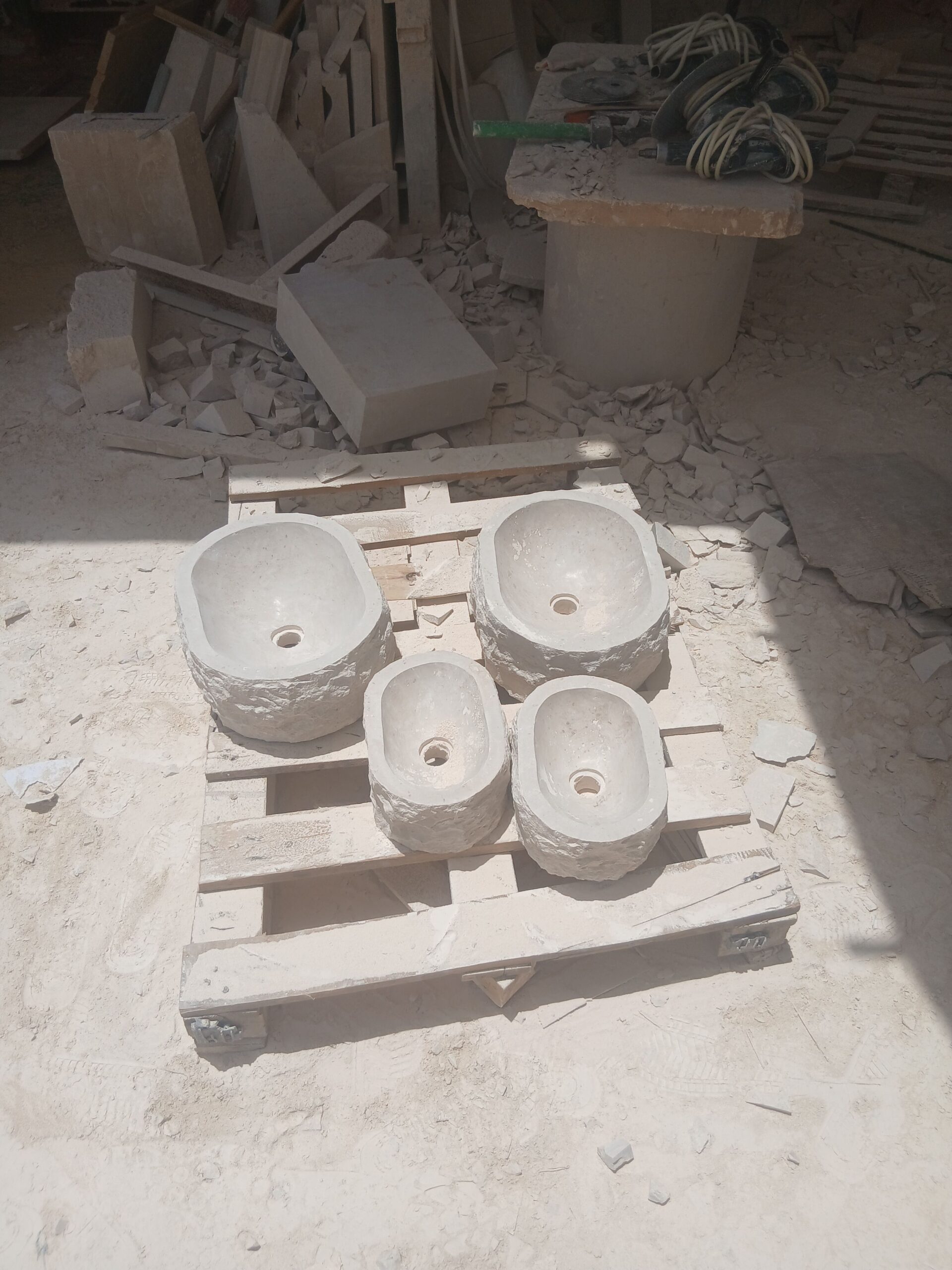 احواض ومغاسل حجر طبيعي