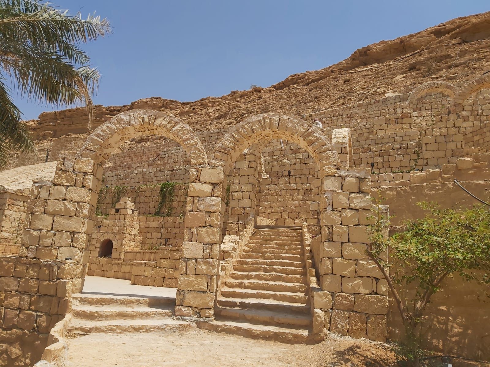 مقاول حجر طبيعي ديكورات