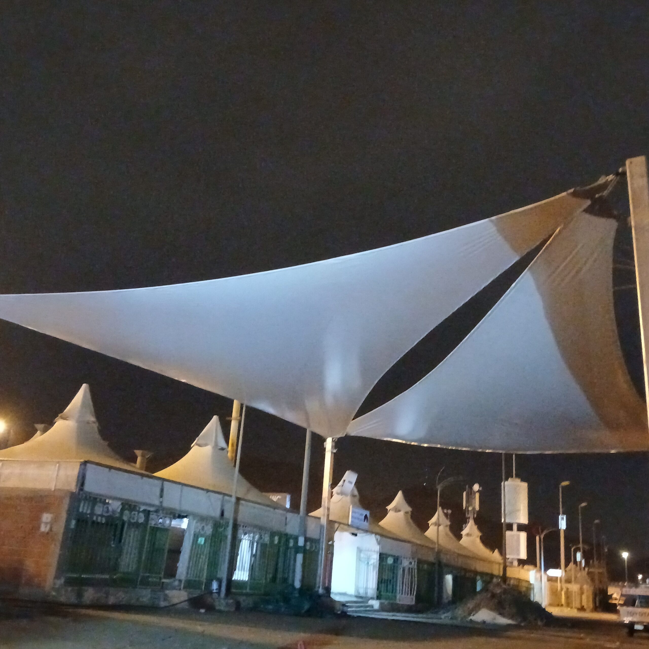 مضلات حسب اطلب وبتشكيلات مختلفه وبيوت شعر ملكي خيم