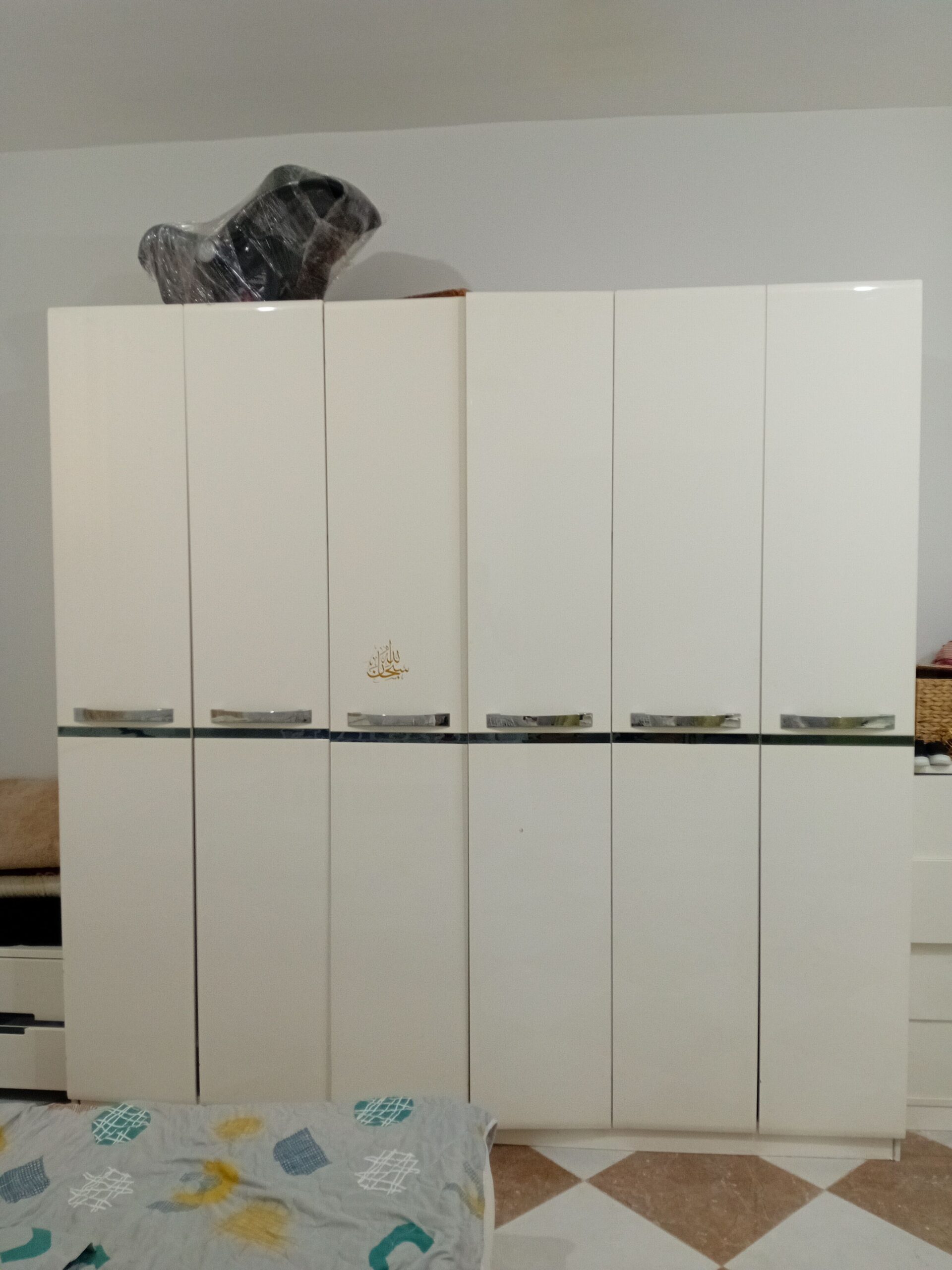 غرفة نوم مكونة من ٦ قطع و جزامة