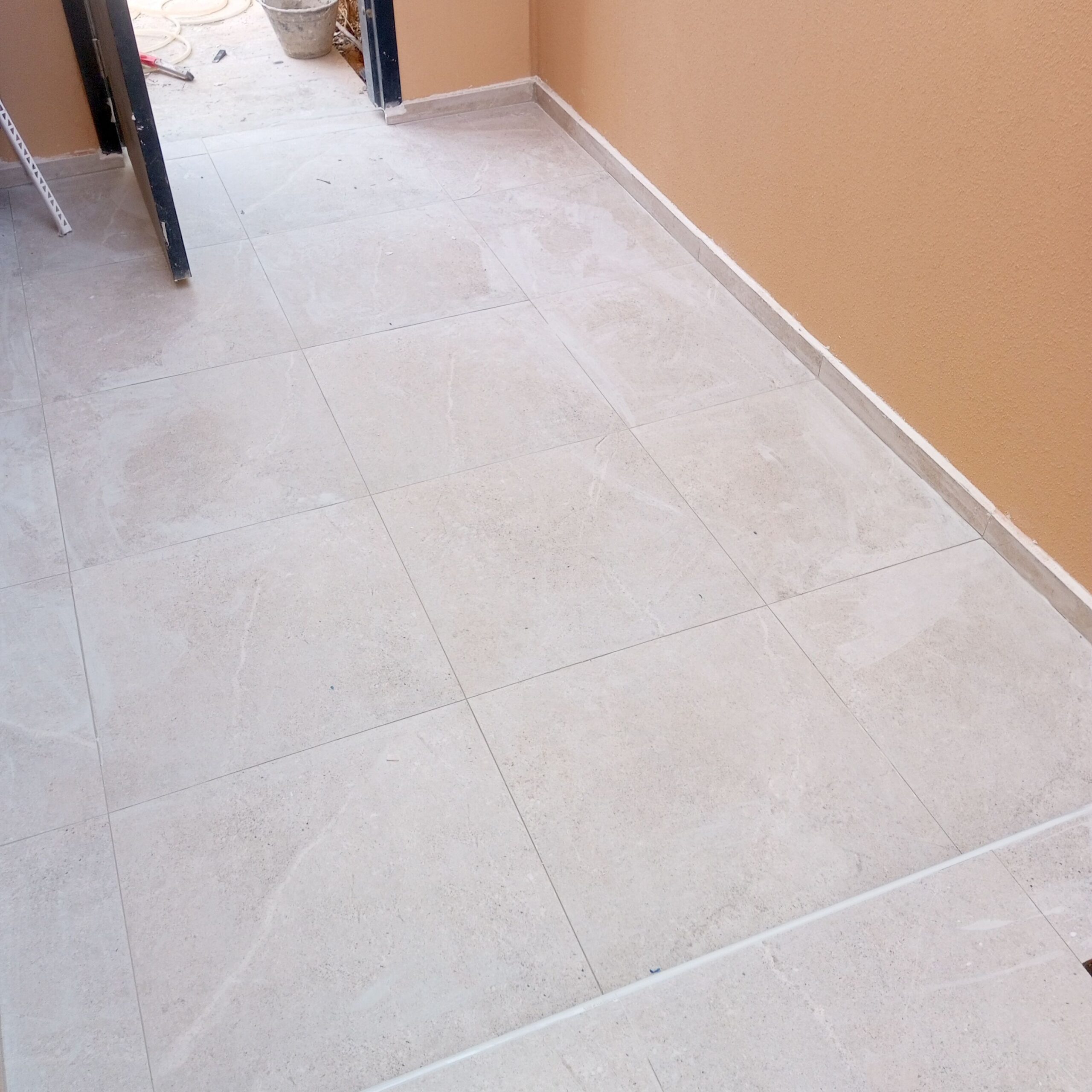 مقاول باكستاني بلاط صبه ميزانيه