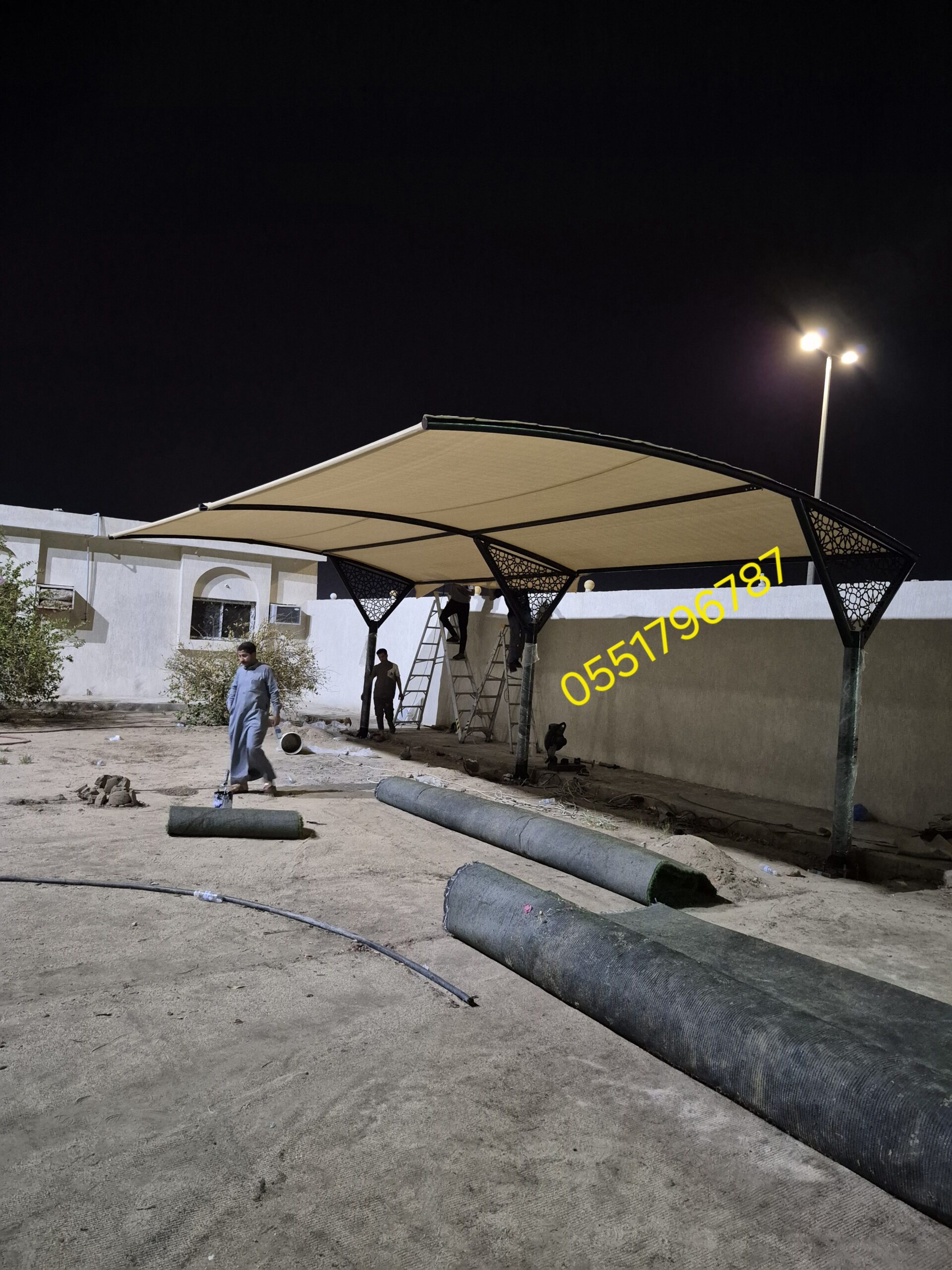 مضلات سيارات وبيوت شعر ملكي