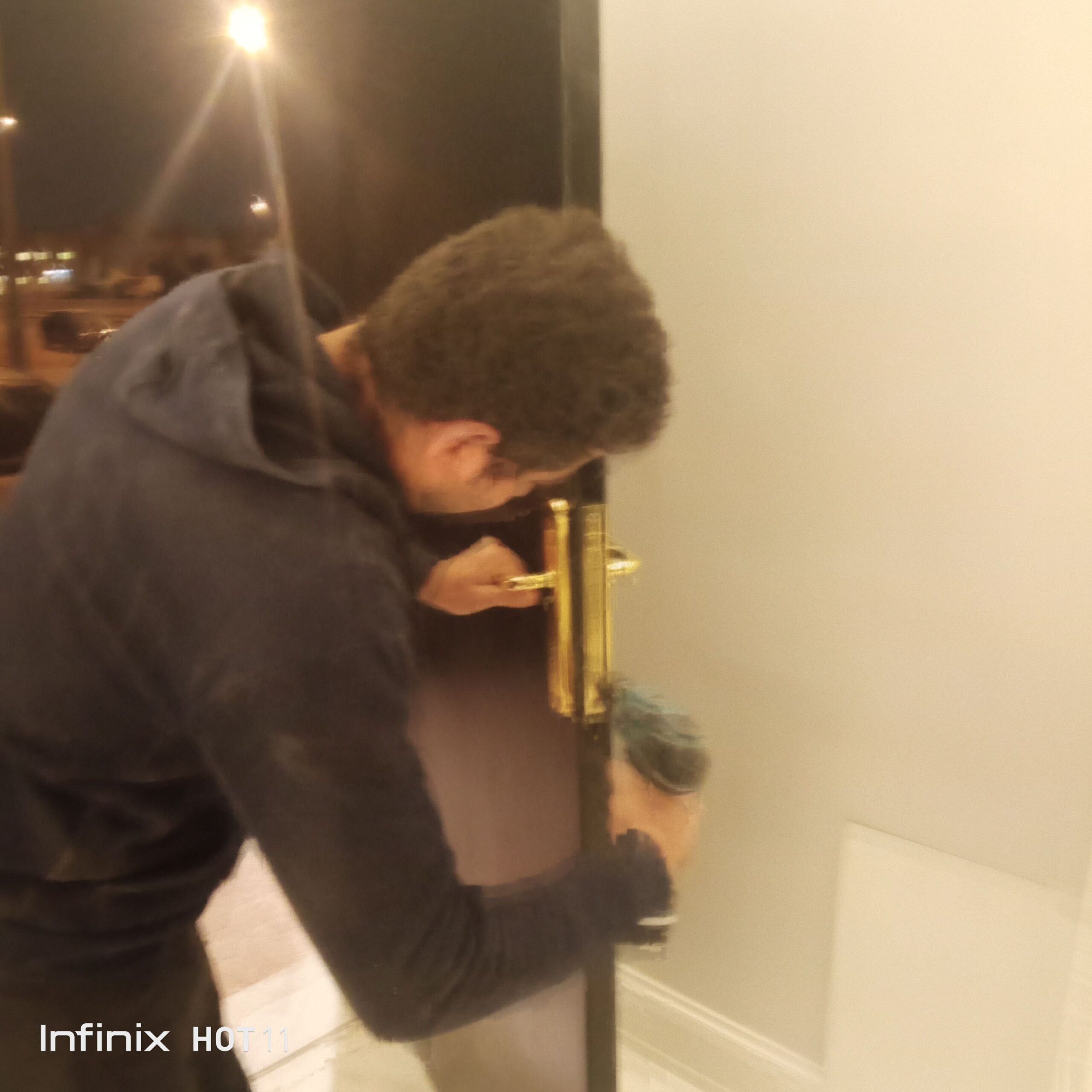 نجار صيانه جميع الدواليب والأبواب وكل شىء يخص النج