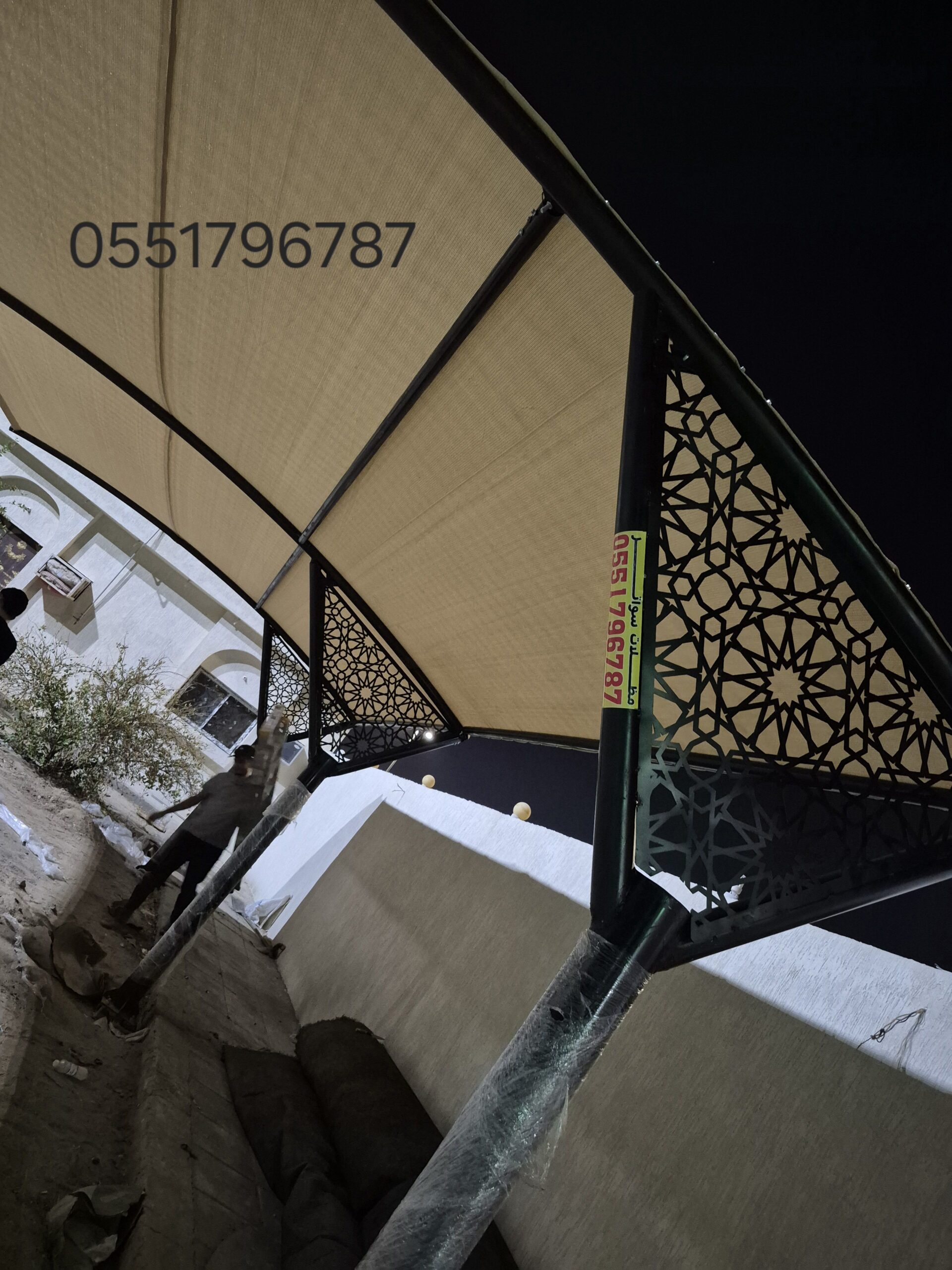 مضلات سيارات وبيوت شعر ملكي