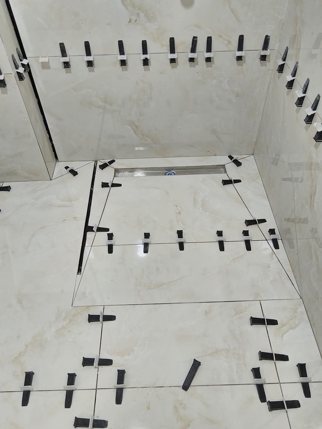 مبلط يمني في الرياض