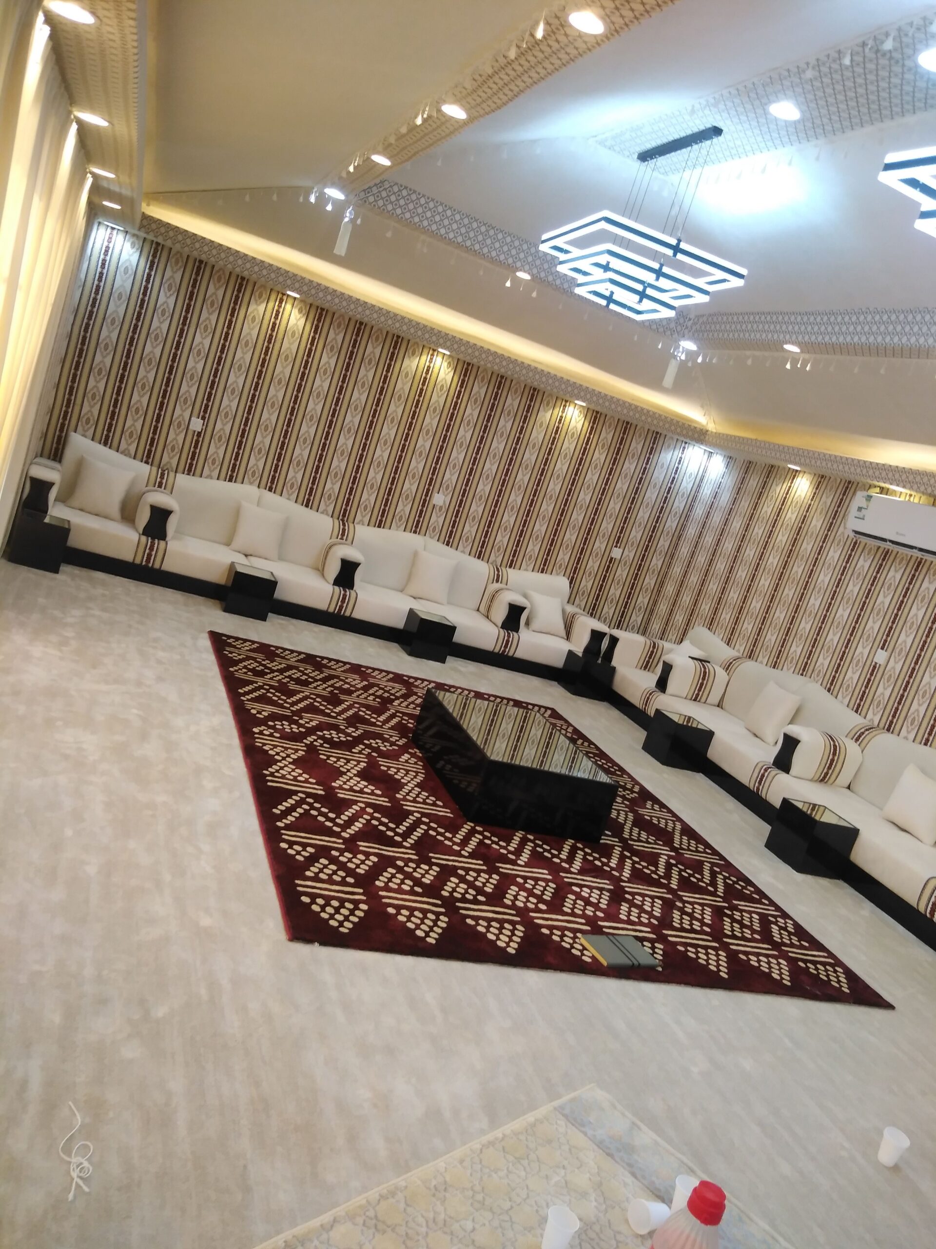 مضلات سيارت وبيوت شعر ملكي