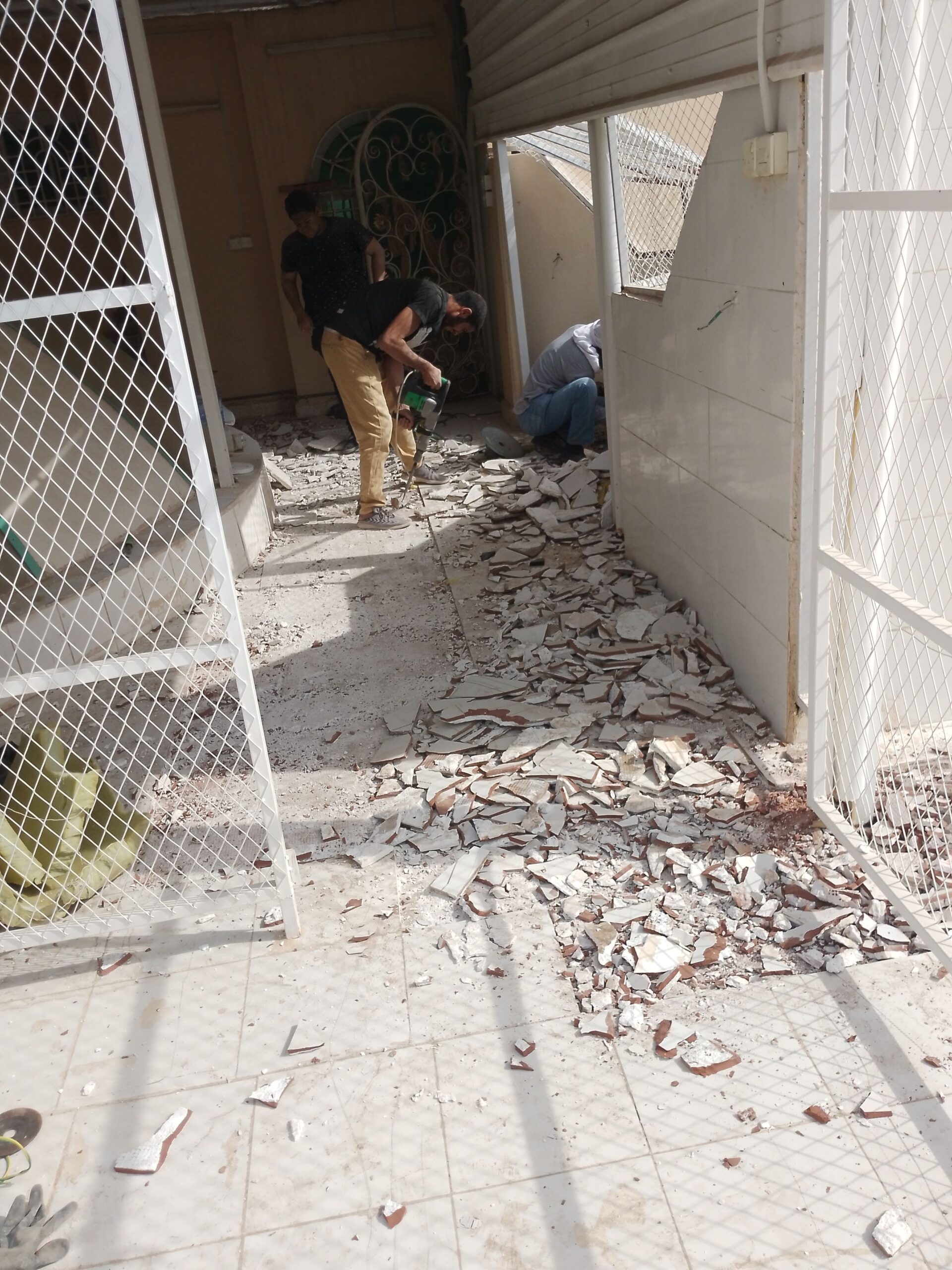 تكسير وترميم ولياسه ودهانات وتركيب بلاط السيراميك0