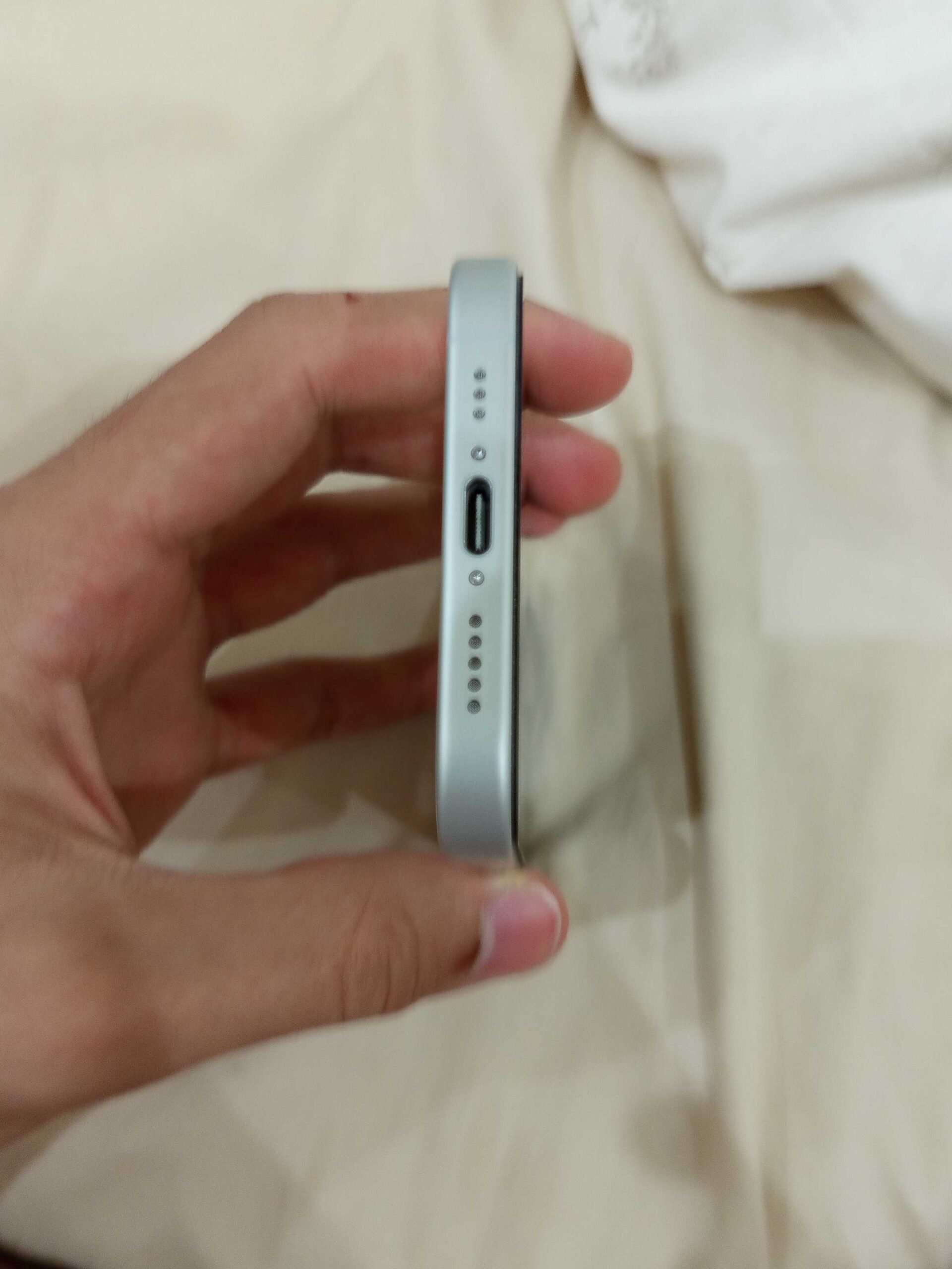 ايفون 16العادي