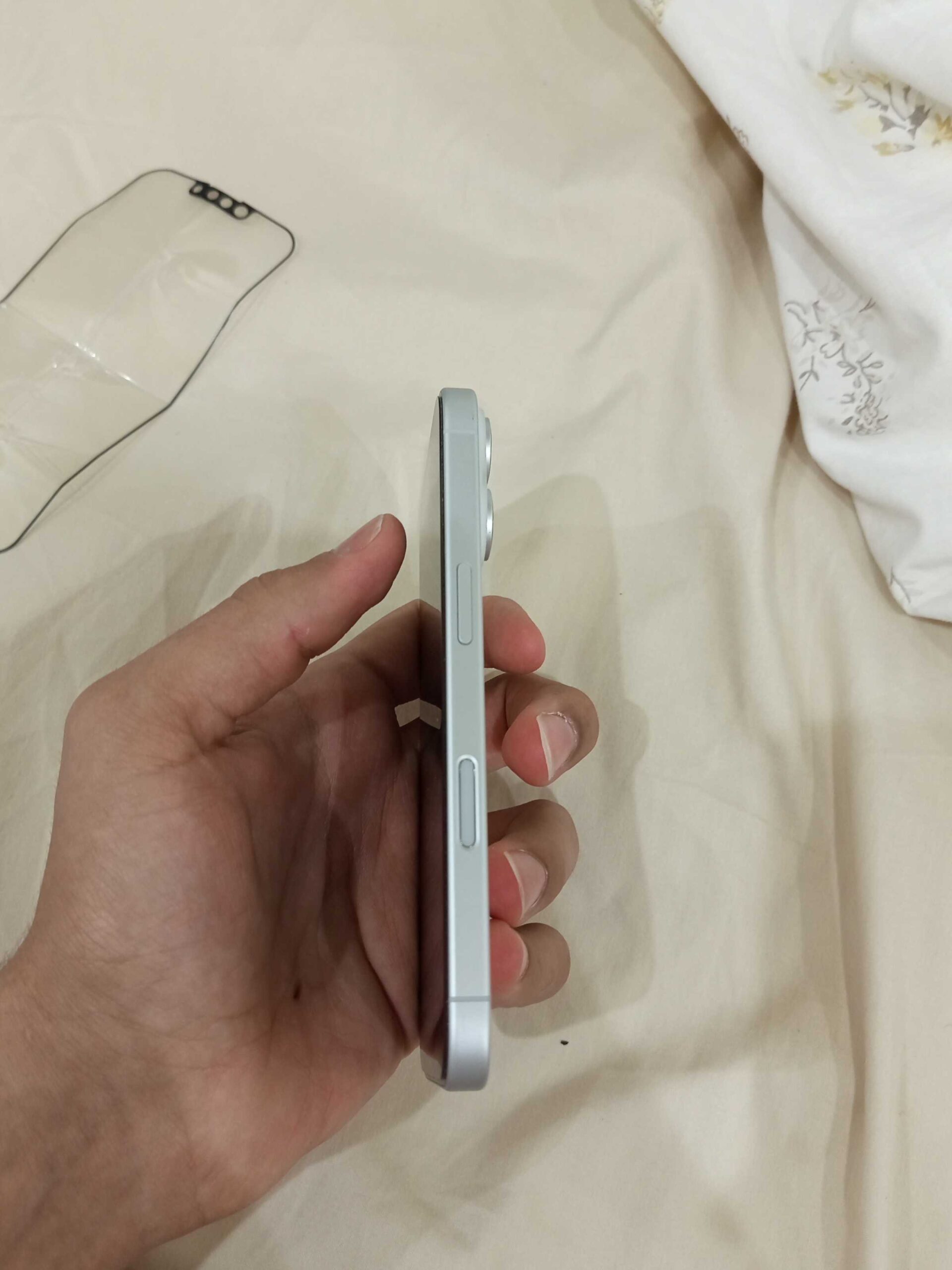 ايفون 16العادي