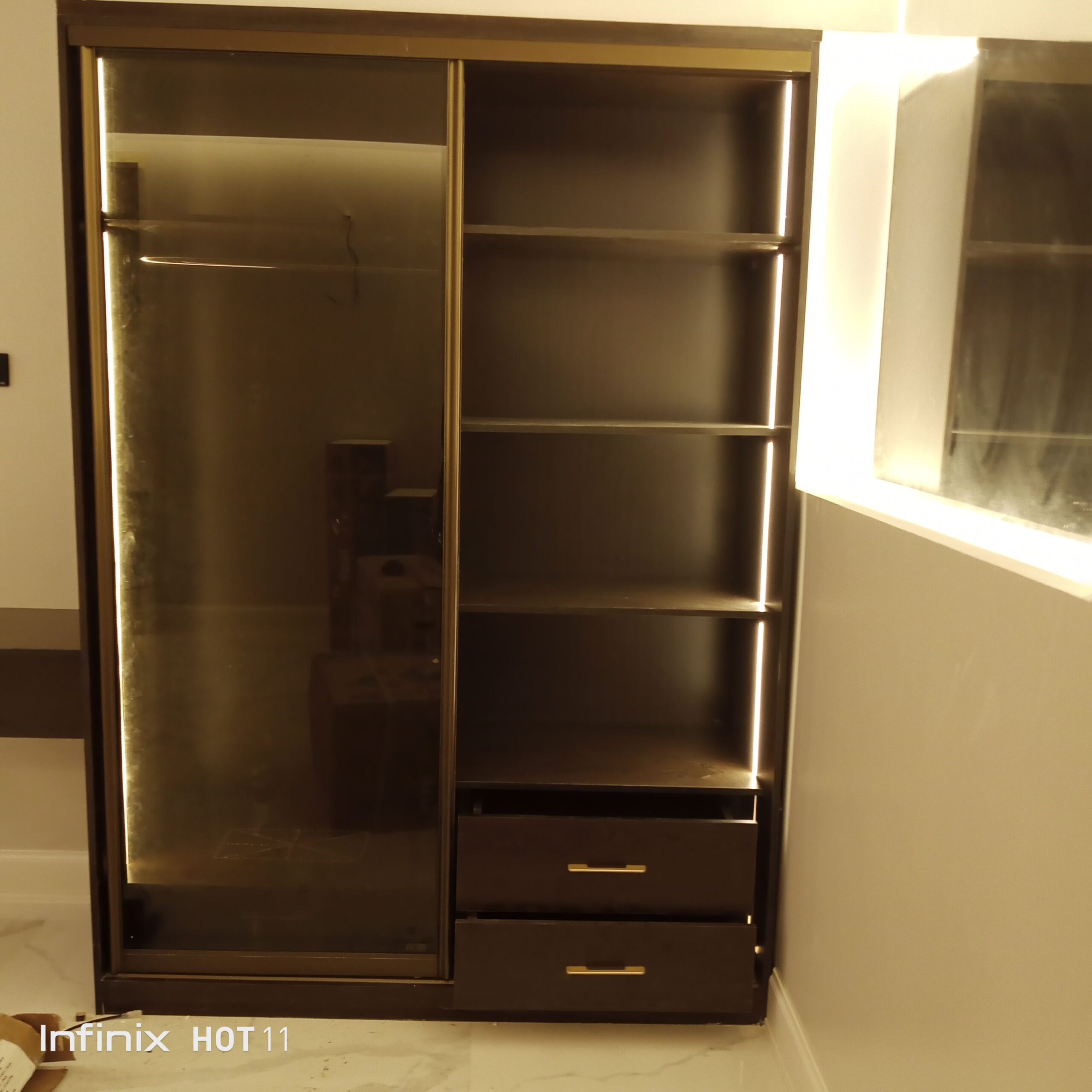 نجار صيانه جميع الدواليب والأبواب وكل شىء يخص النج