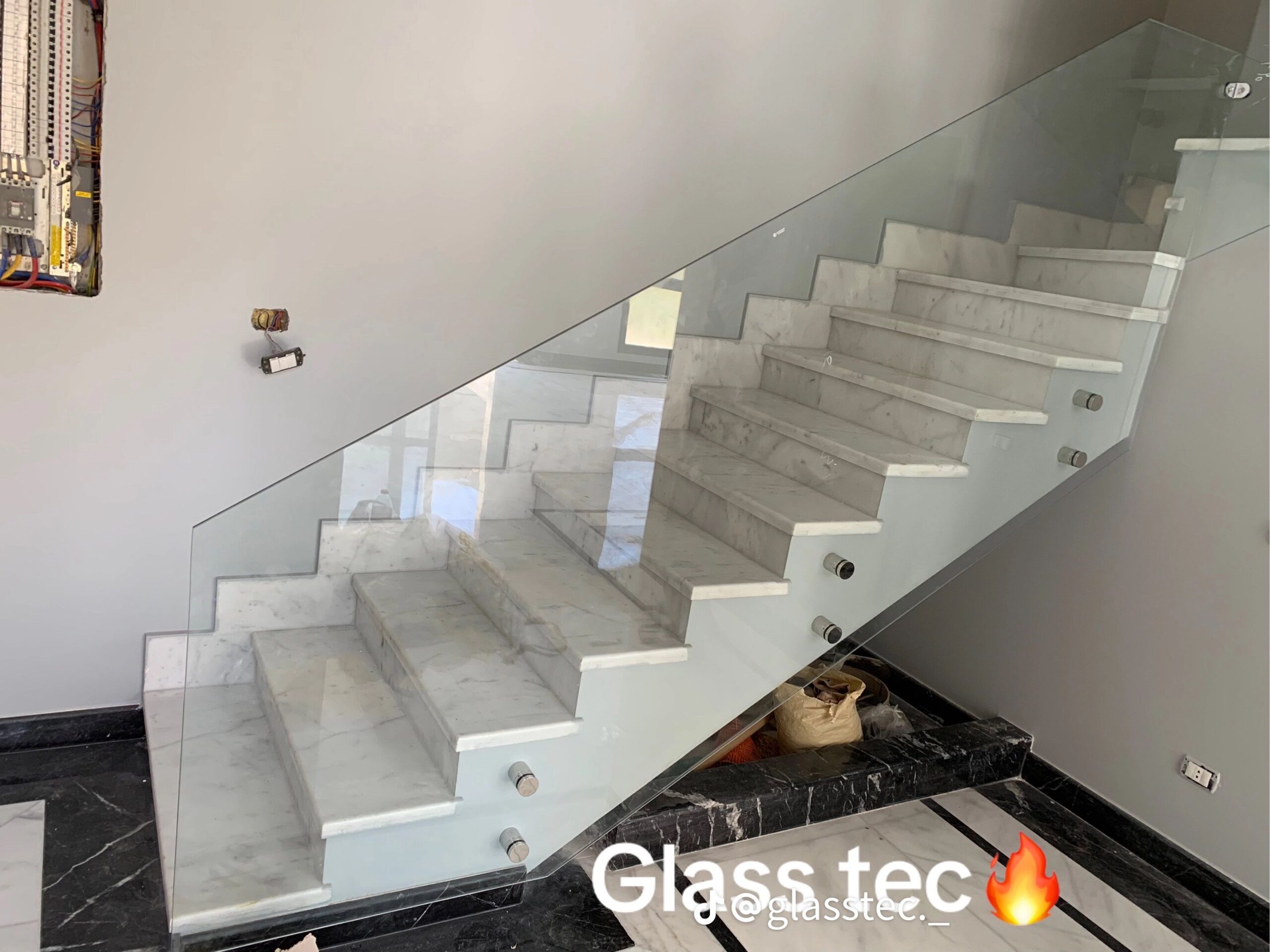 معلم قزاز سكريت ودربزان درج والامنيوم ومطابخ