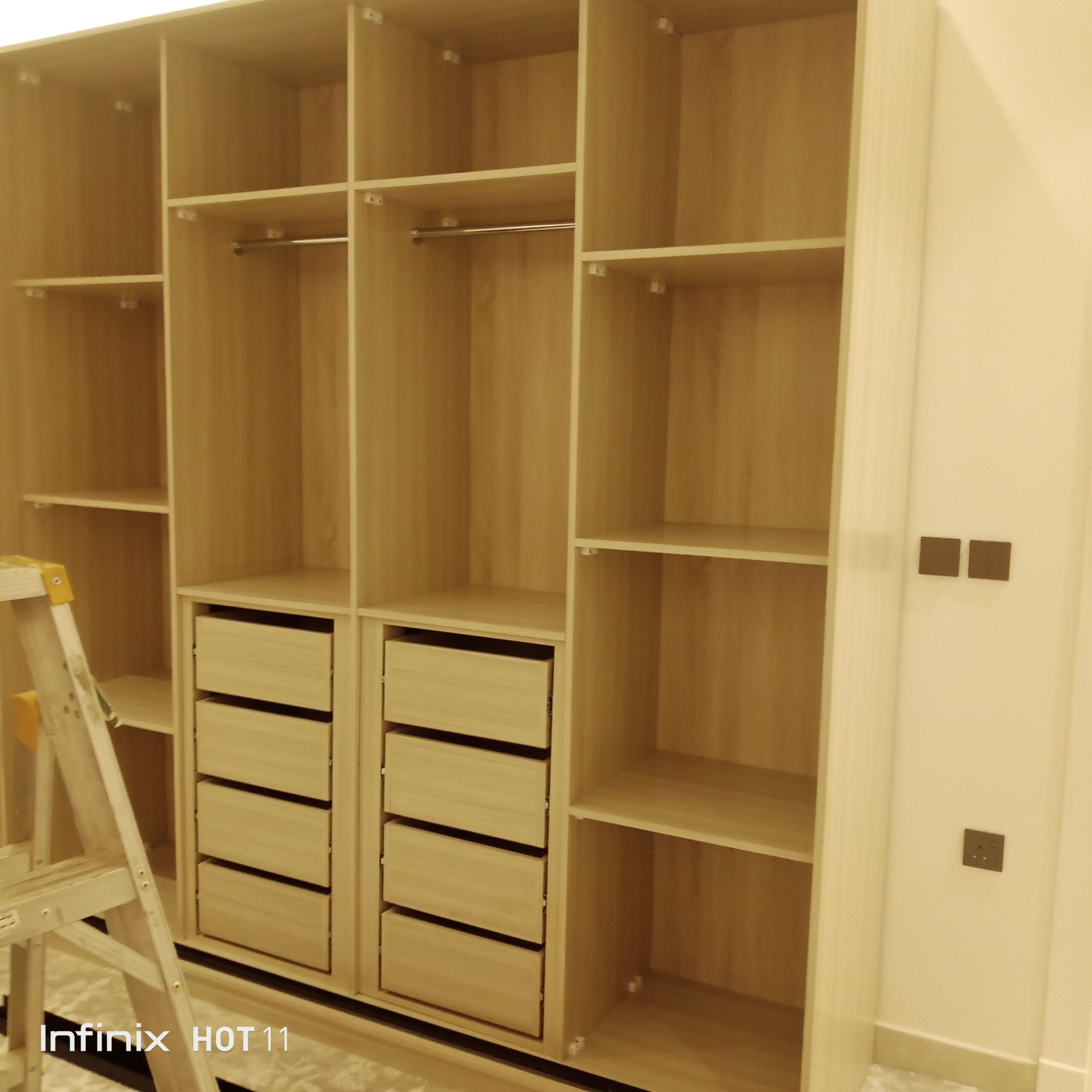 نجار صيانه جميع الدواليب والأبواب وكل شىء يخص النج