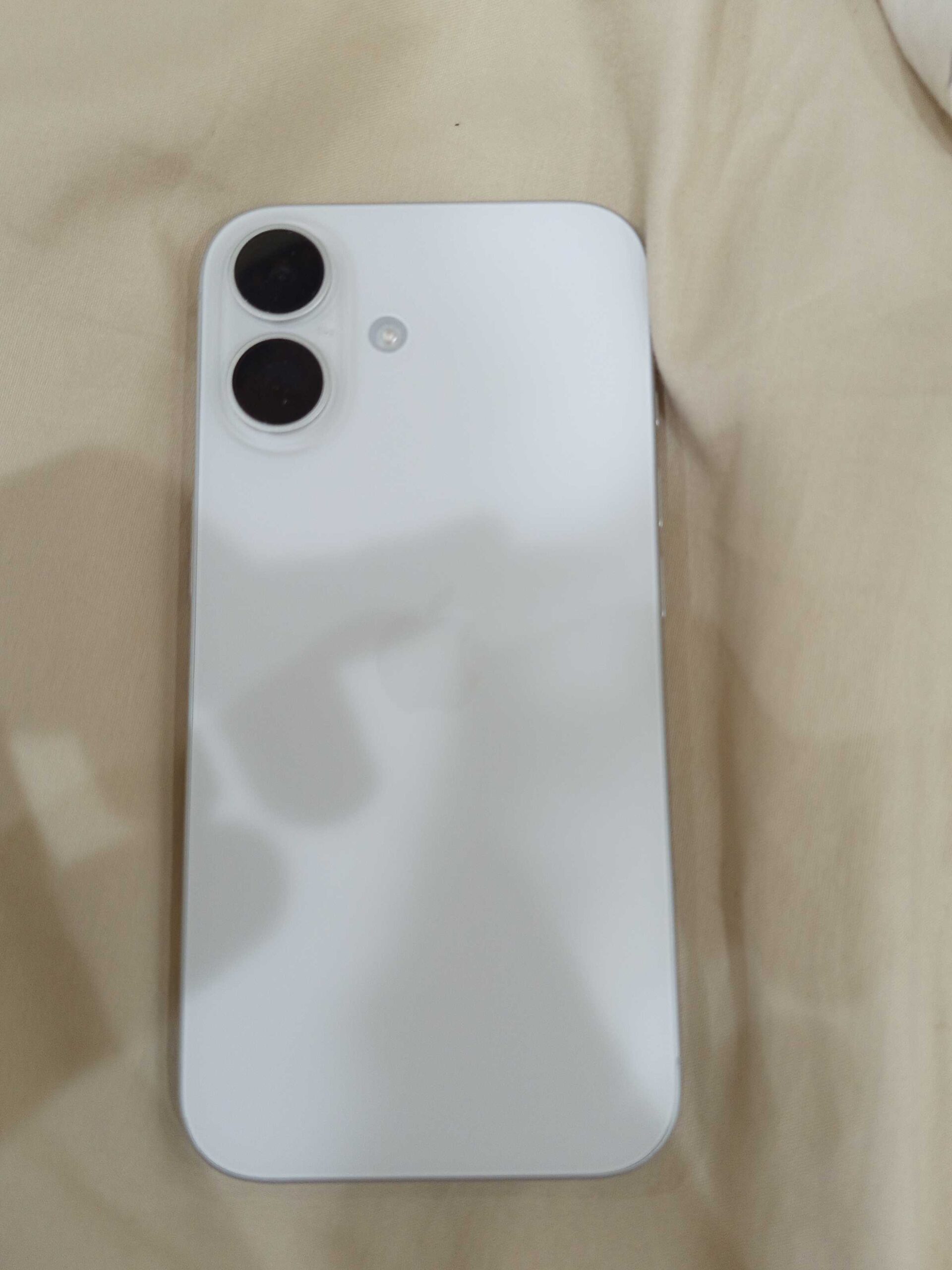 ايفون 16العادي